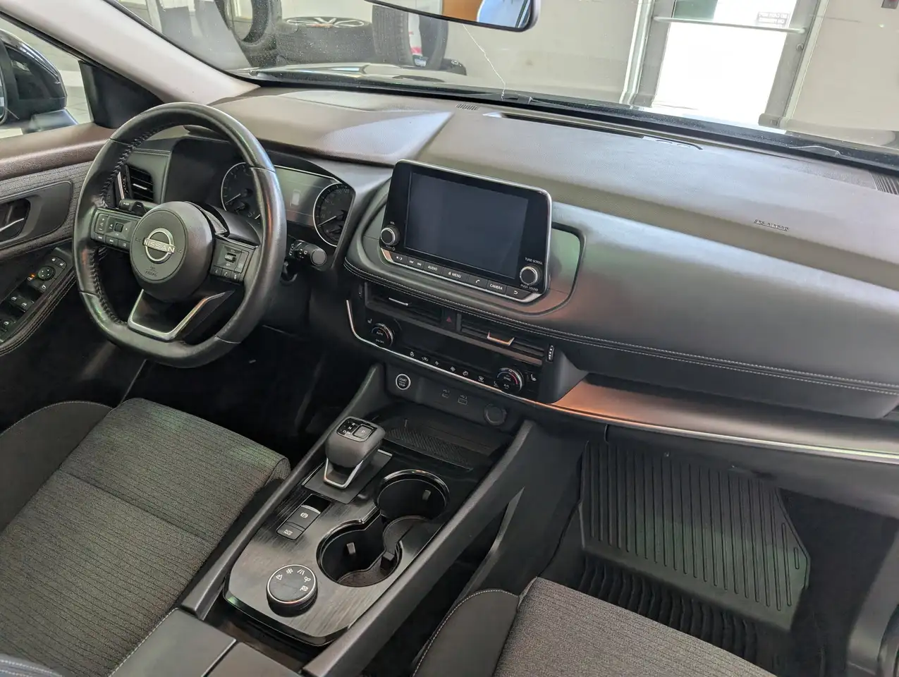 Nissan Rogue снимка Nissan Rogue