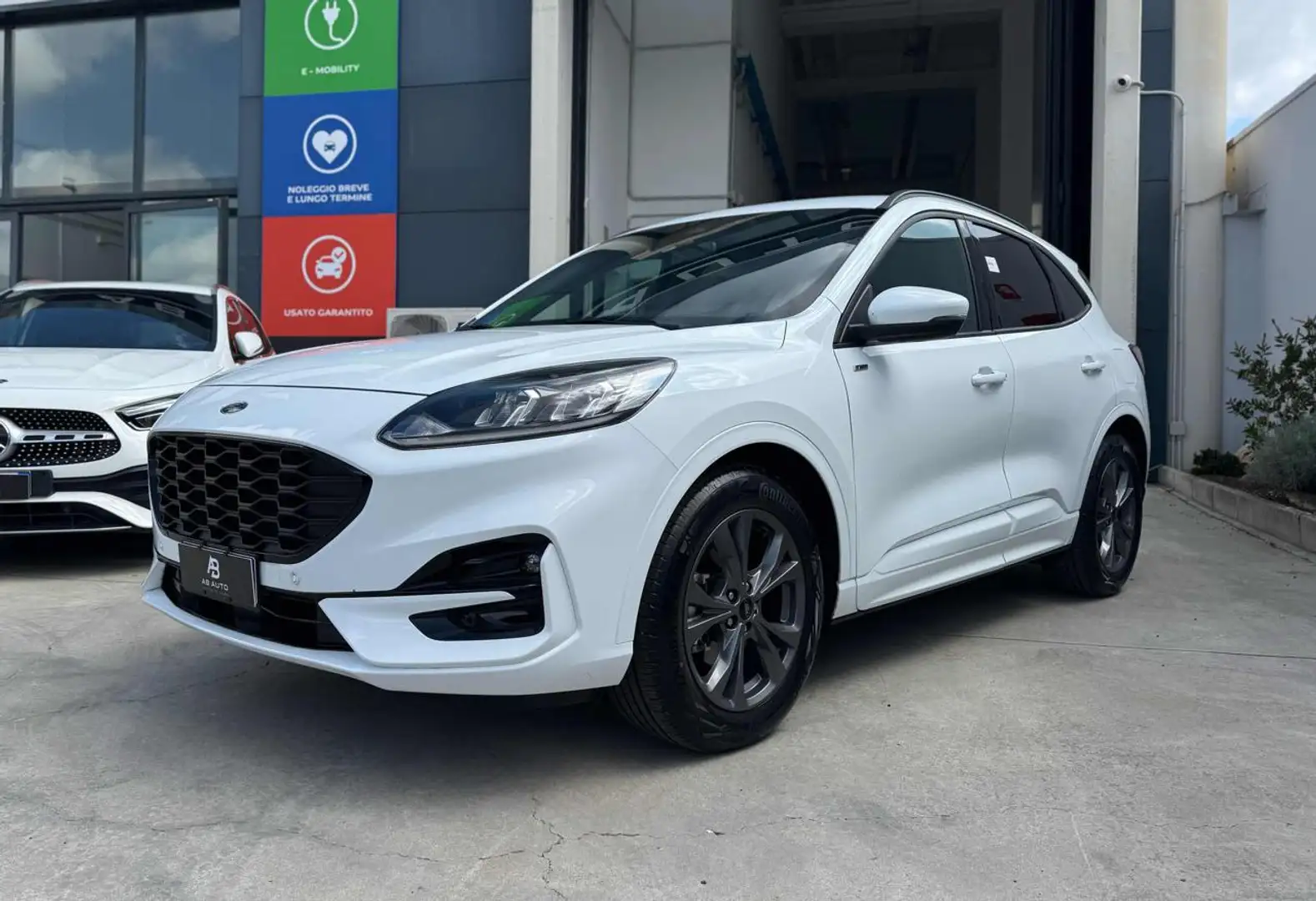 Ford Kuga 2.0 EcoBlue 120 CV aut. 2WD ST-Line Bianco - 1