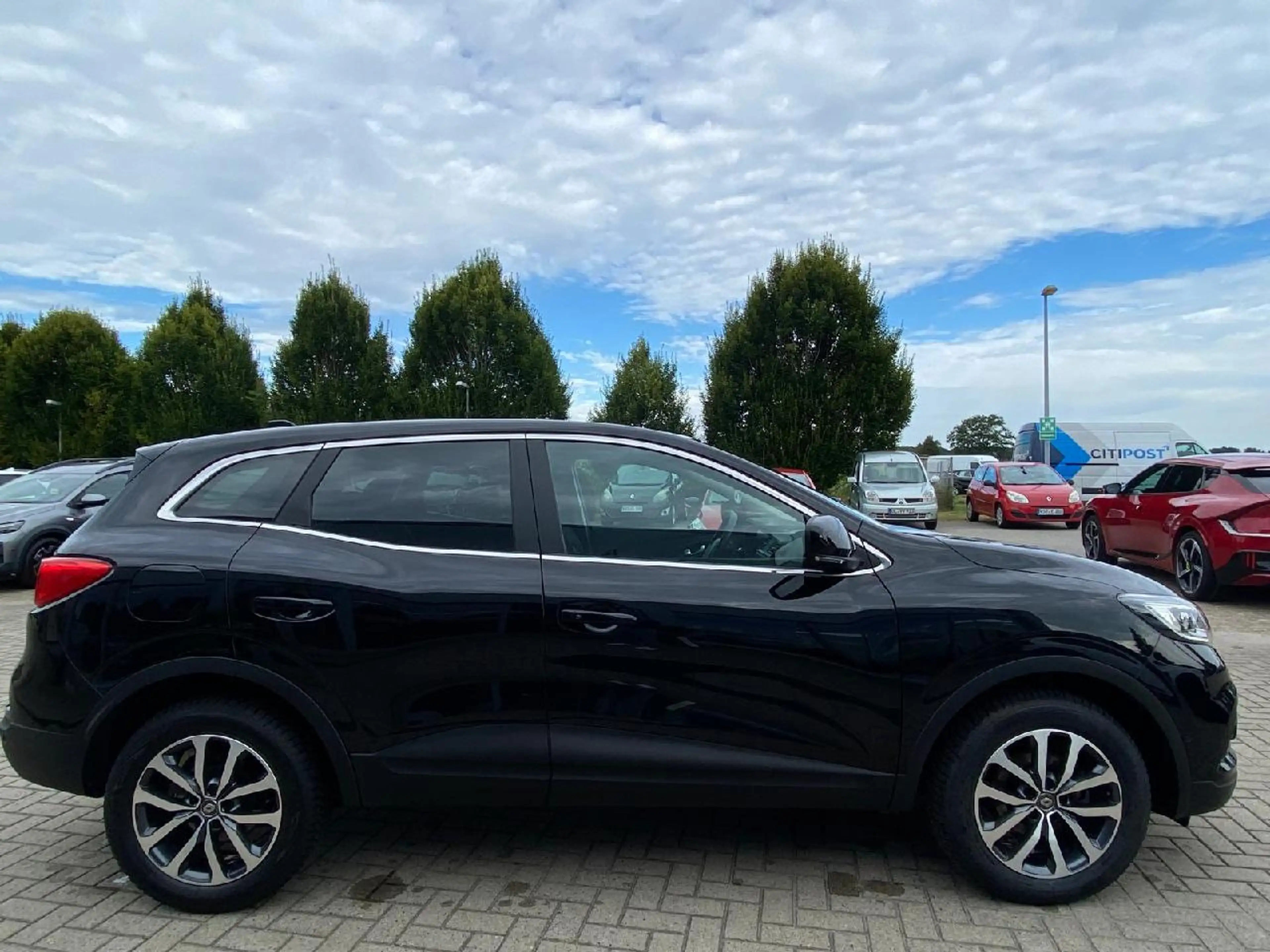 Renault Kadjar TCe 140 Zen AHK*SHZ*Navi*CarPlay*Android Auto*RFK — photo 4