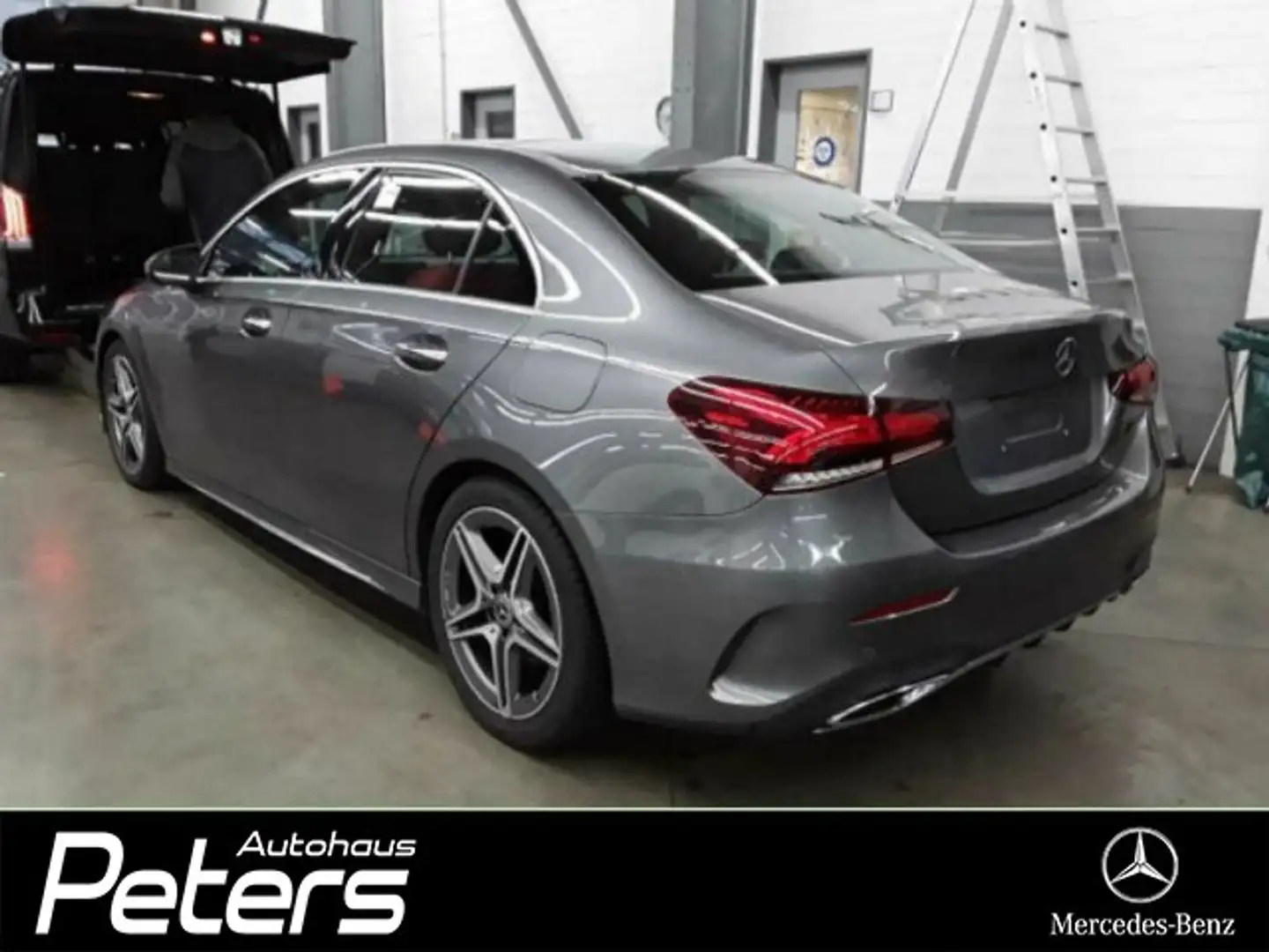 Mercedes-Benz A 220 A 220 d 4M Limousine AMG Distr./Multibeam/Kamera Grau - 2