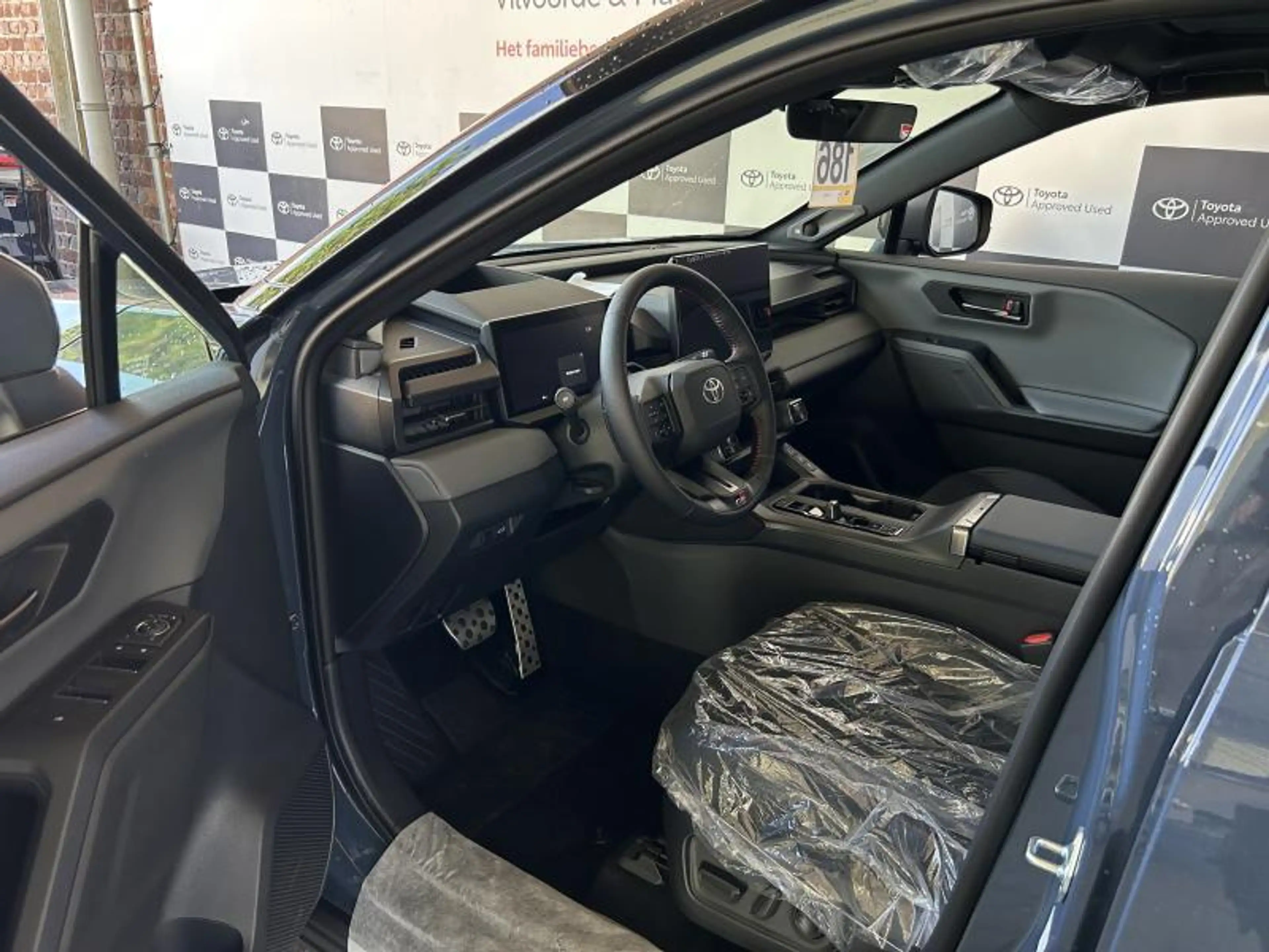Toyota RAV 4 GR Sport — photo 6