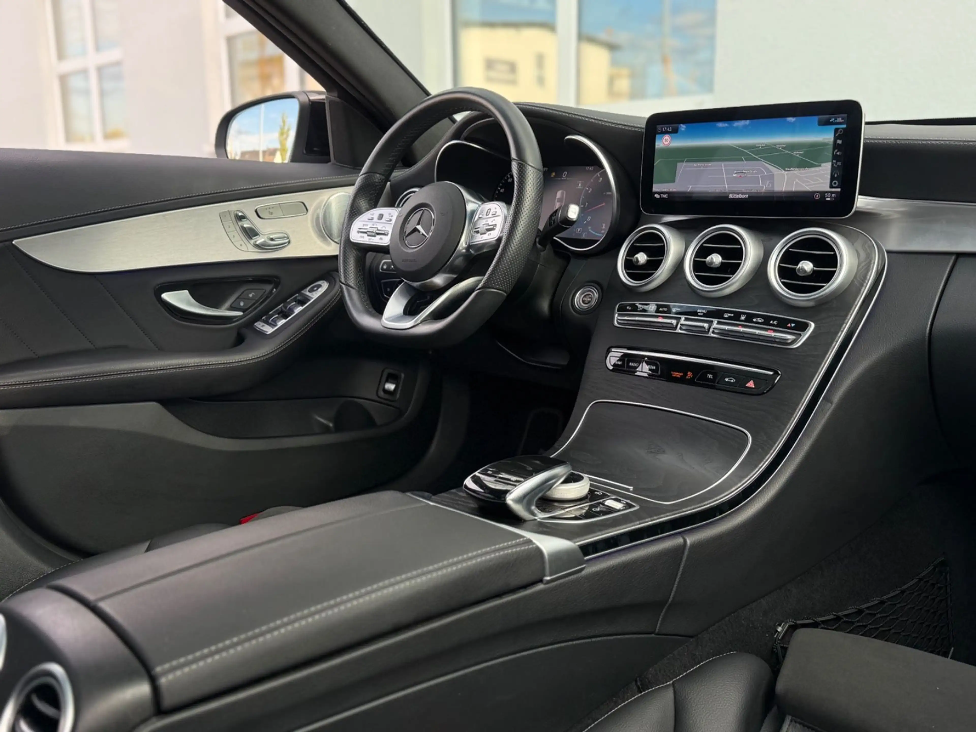 Mercedes-Benz C 400 C400 T 4Matic 9G AMG *PANO*AHK*HEADUP*DIST+*360° — photo 8