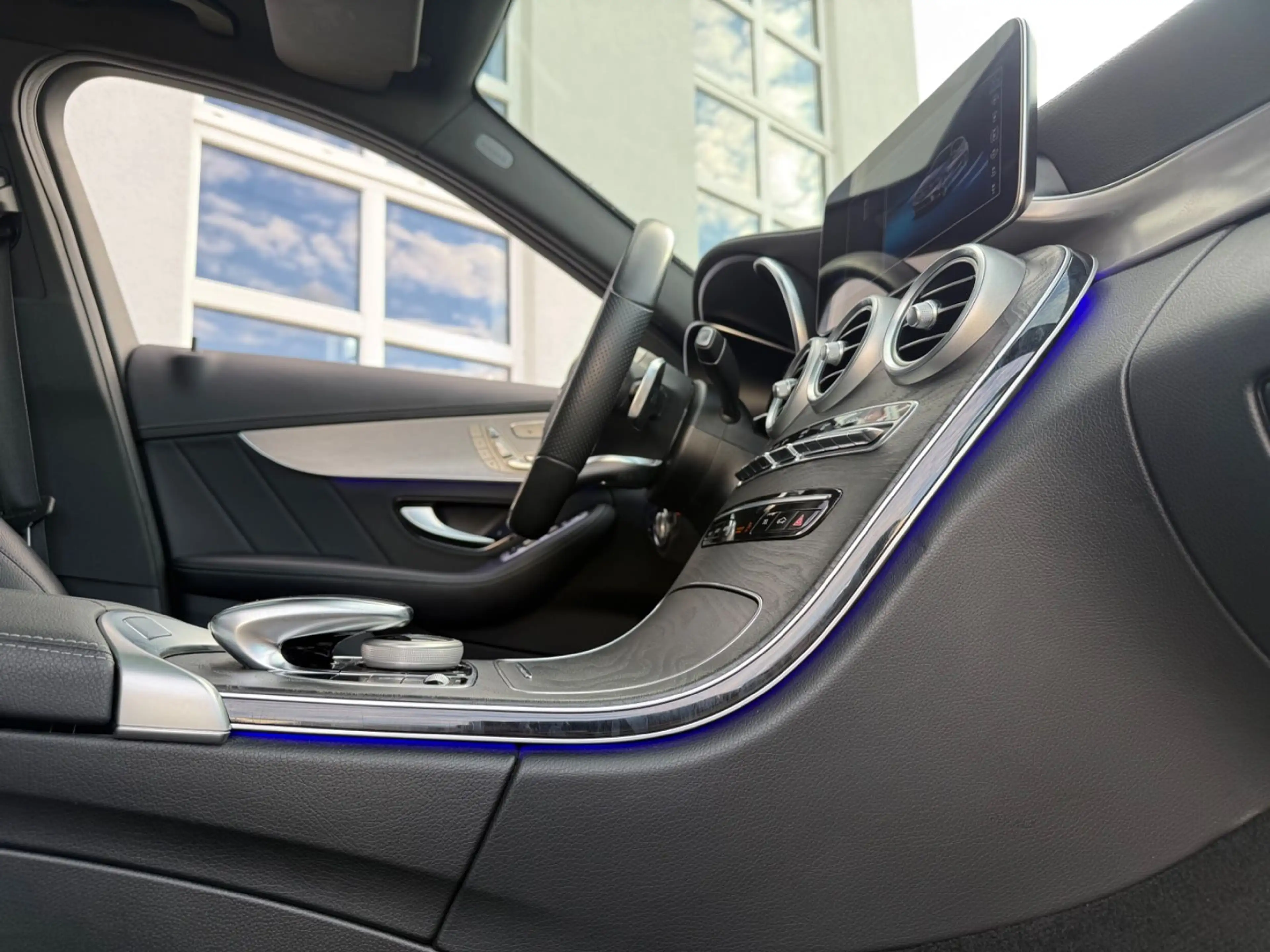 Mercedes-Benz C 400 C400 T 4Matic 9G AMG *PANO*AHK*HEADUP*DIST+*360° — photo 15