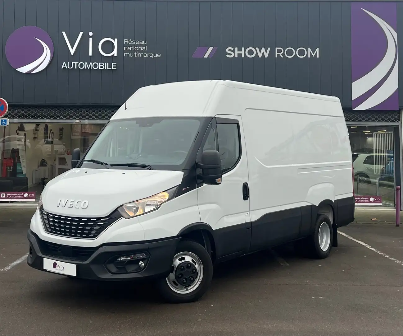 Iveco Daily 180 ch 35c18 V11 L2H2 BVA 3.0L Blanc - 1