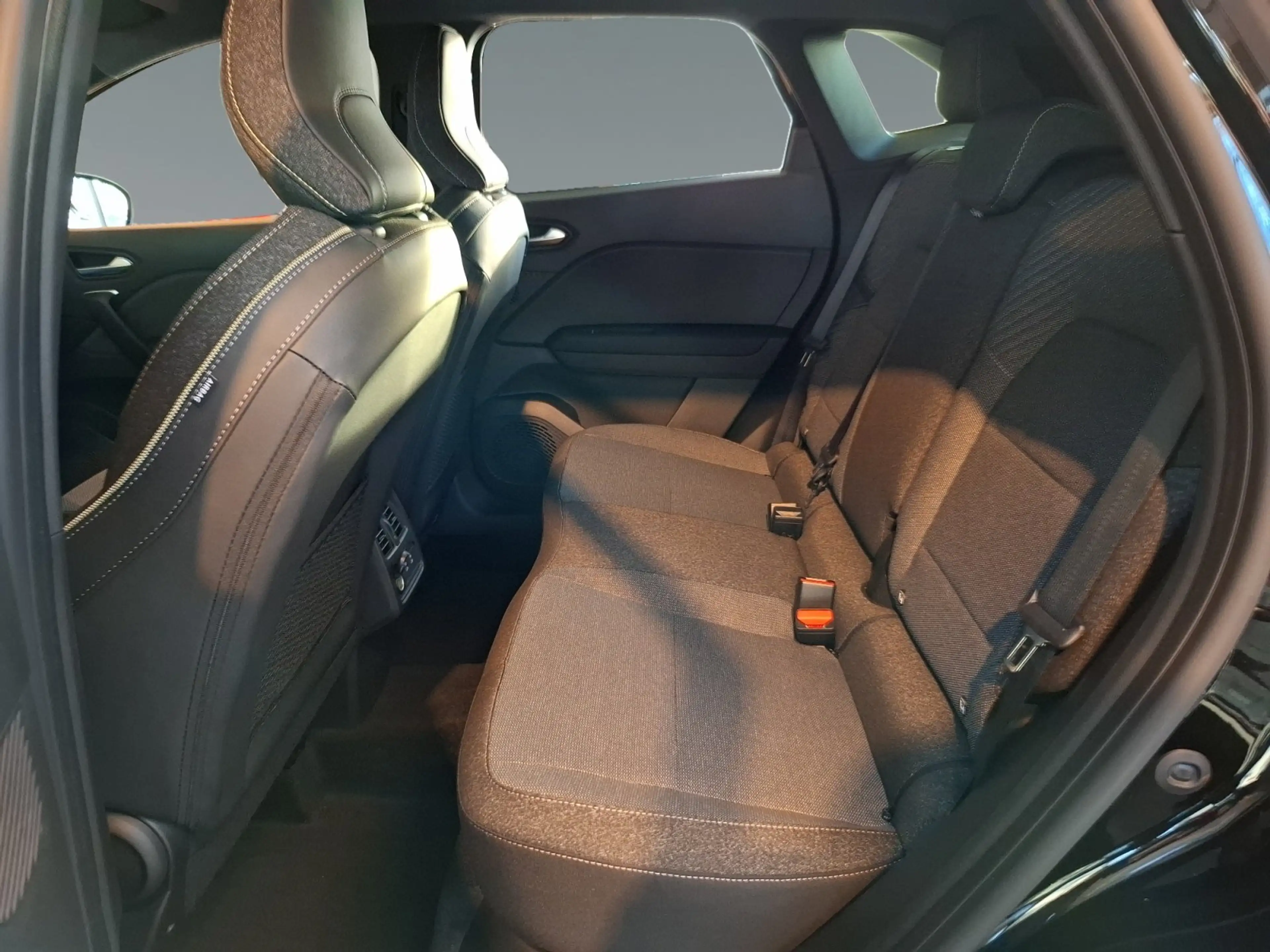 Mitsubishi Grandis Diamant Intro Edition HEV — photo 14