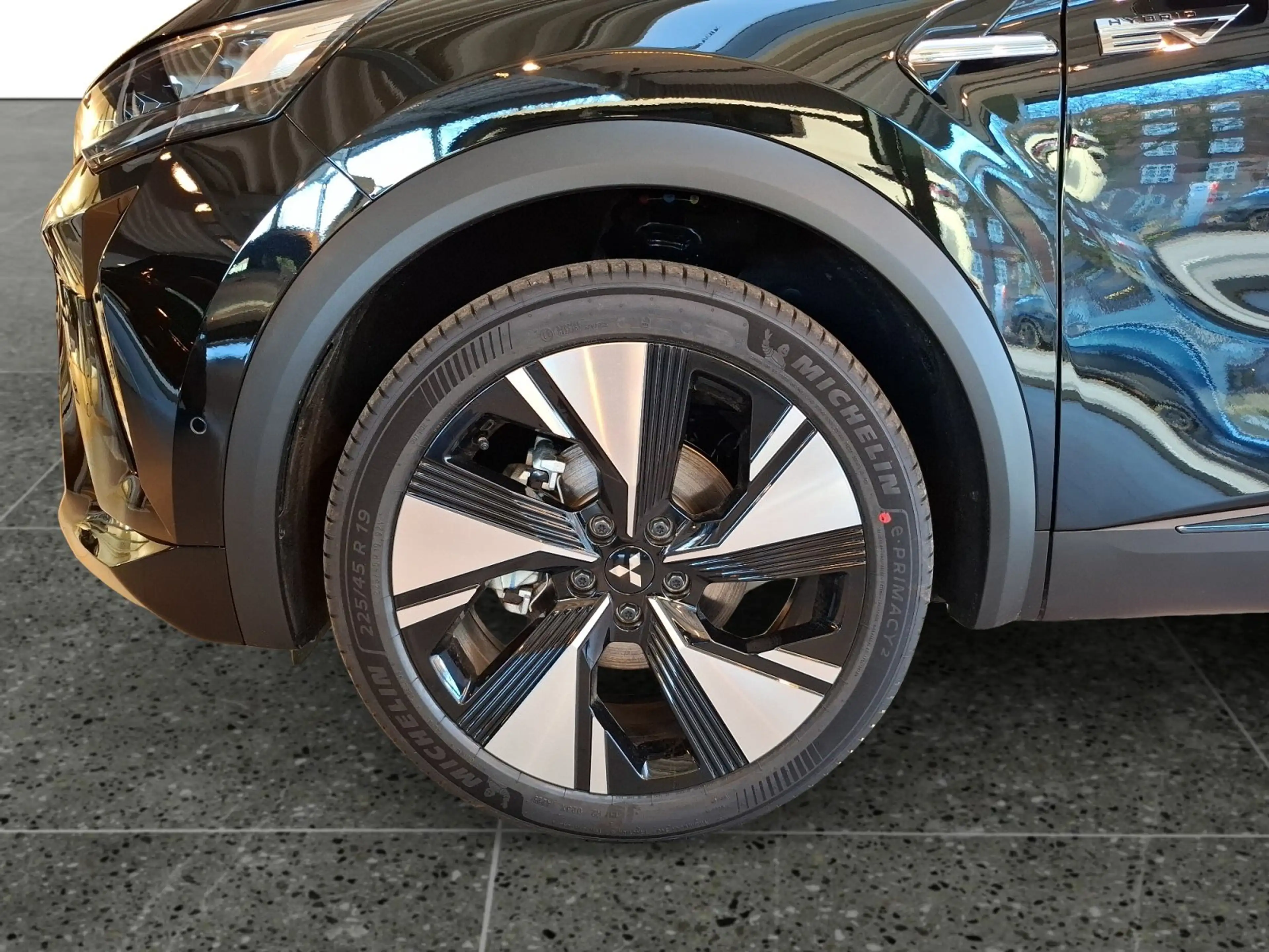 Mitsubishi Grandis Diamant Intro Edition HEV — photo 15