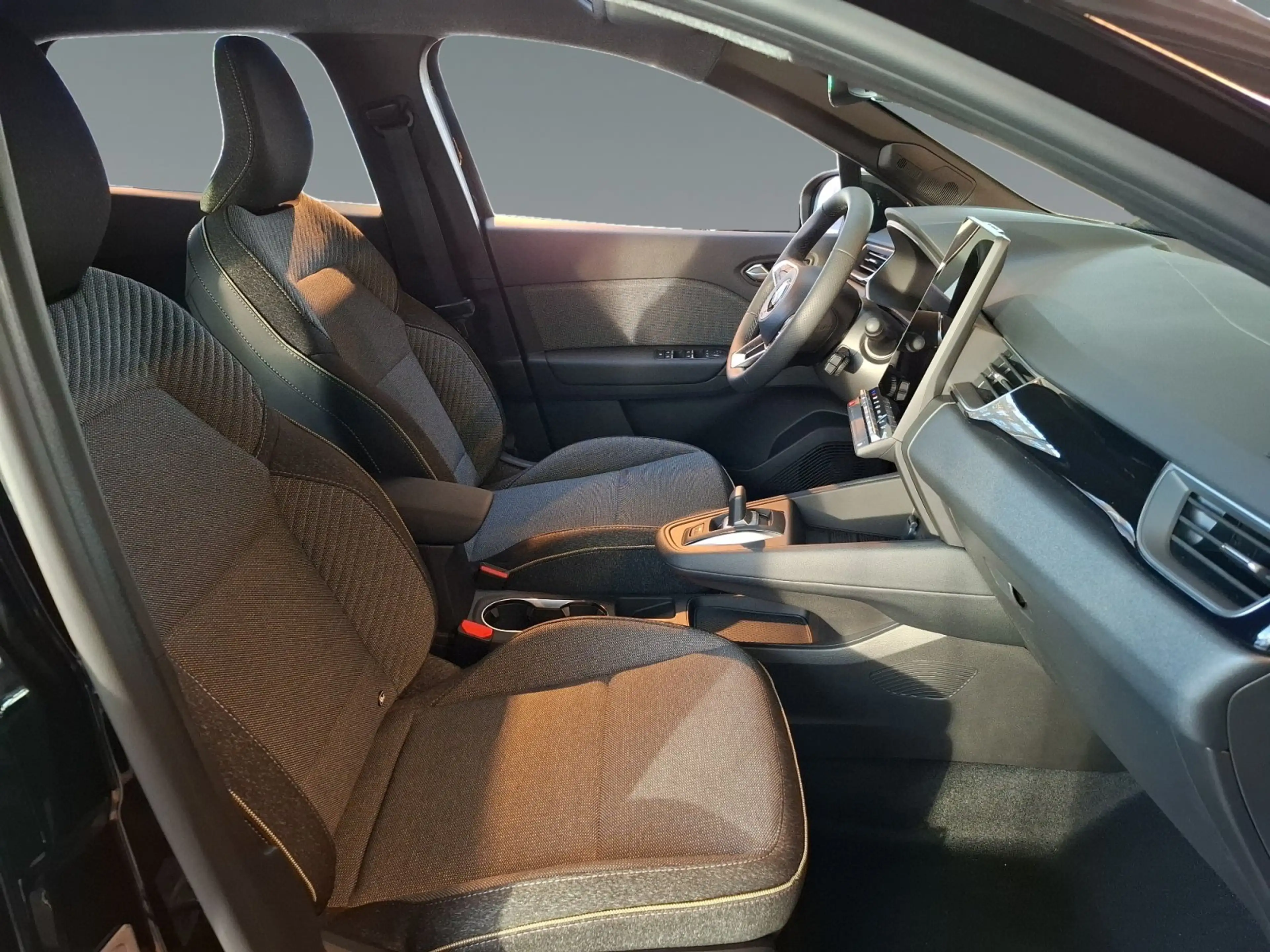 Mitsubishi Grandis Diamant Intro Edition HEV — photo 13