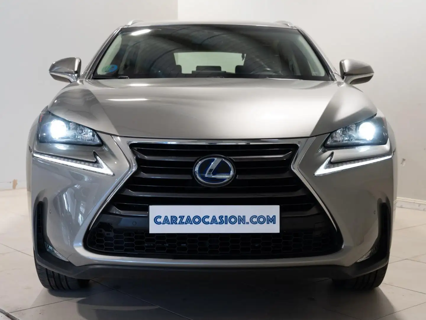 Lexus NX 300 300h F Luxury 4WD Amarillo - 2