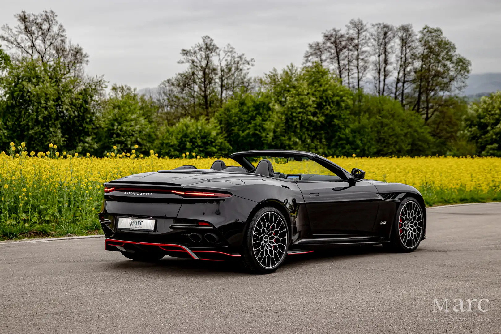 Aston Martin DBS 770 Ultimate Volante / B&O / Carbon Ext. & Int. Fekete - 2
