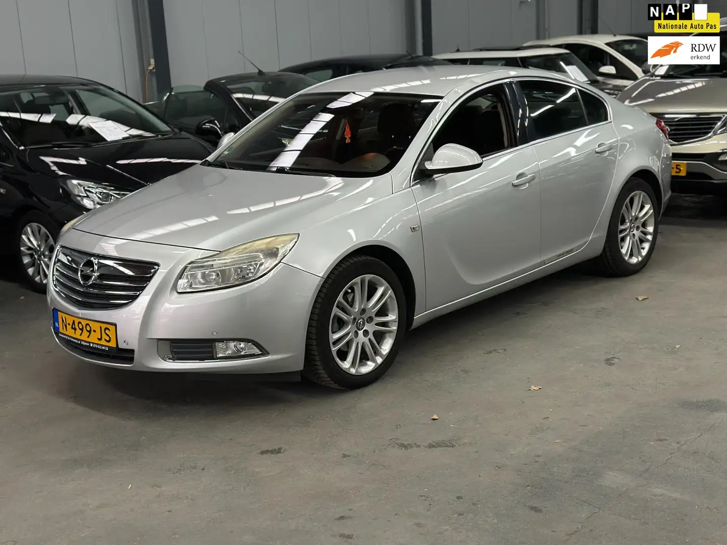 Opel Insignia 1.8 Edition / 6 Bak / Nieuwe APK / Nette Auto Gris - 1