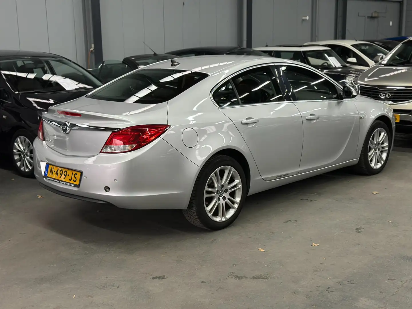 Opel Insignia 1.8 Edition / 6 Bak / Nieuwe APK / Nette Auto Gris - 2