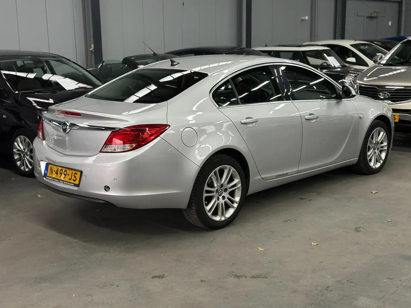 Opel Insignia 1.8 Edition / 6 Bak / Nieuwe APK / Nette Auto Grijs - 2