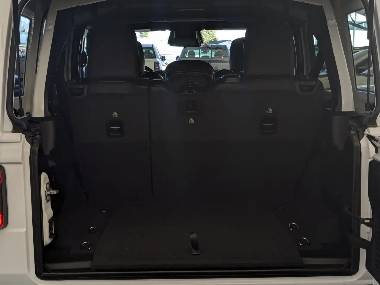 Jeep Wrangler снимка Jeep Wrangler