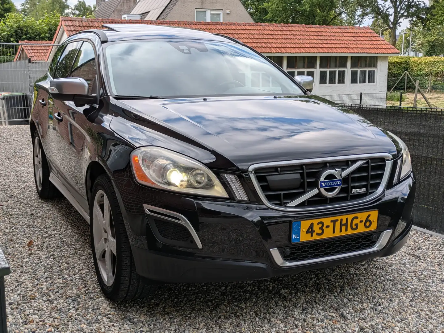 Volvo XC60 XC60 2.4 D5 AWD R-Design 215PK, Origineel NL Black - 1