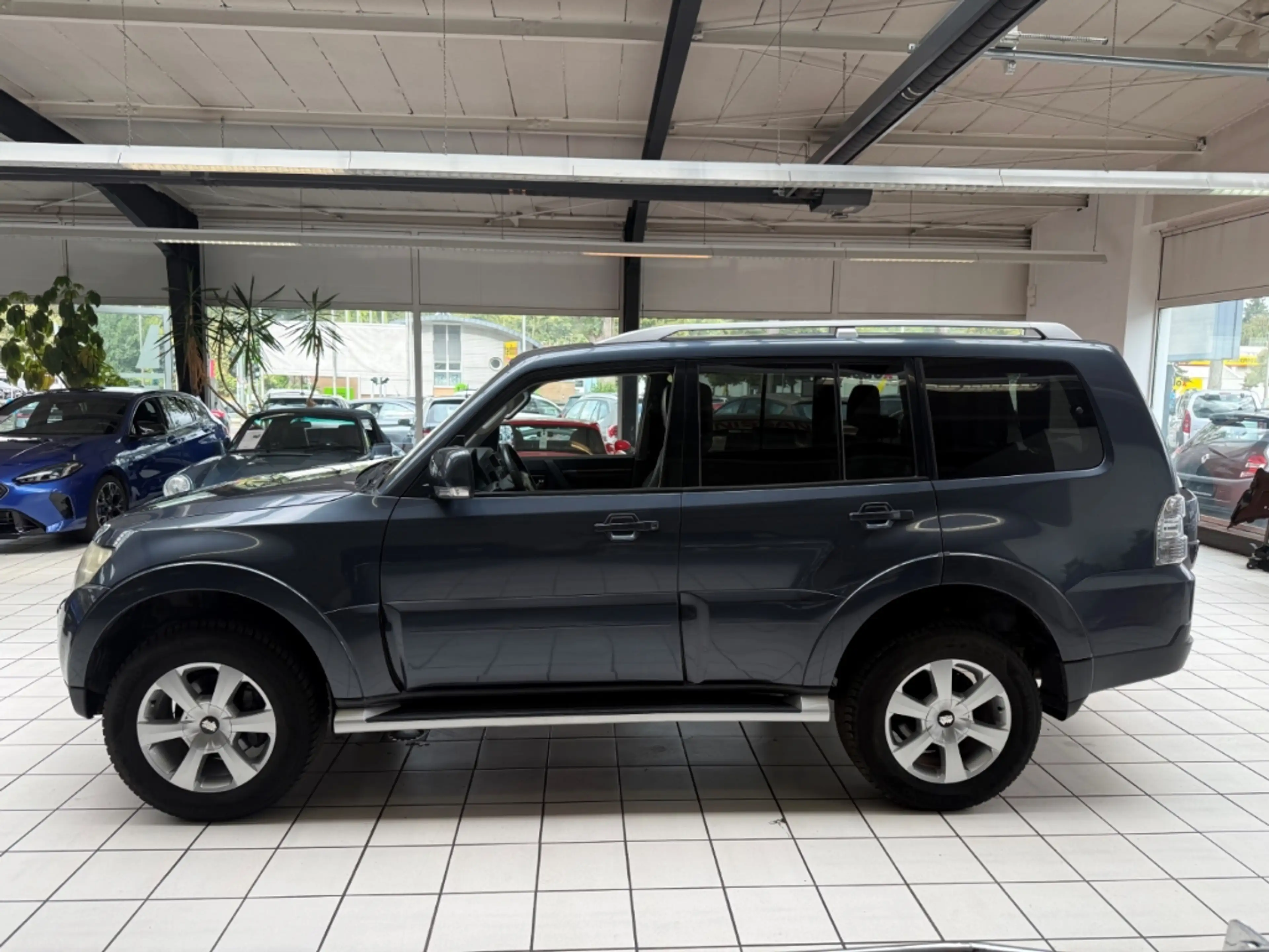 Mitsubishi Pajero 3.2 DI-D Instyle 7-Sitzer TÜV neu Scheckheft — photo 4