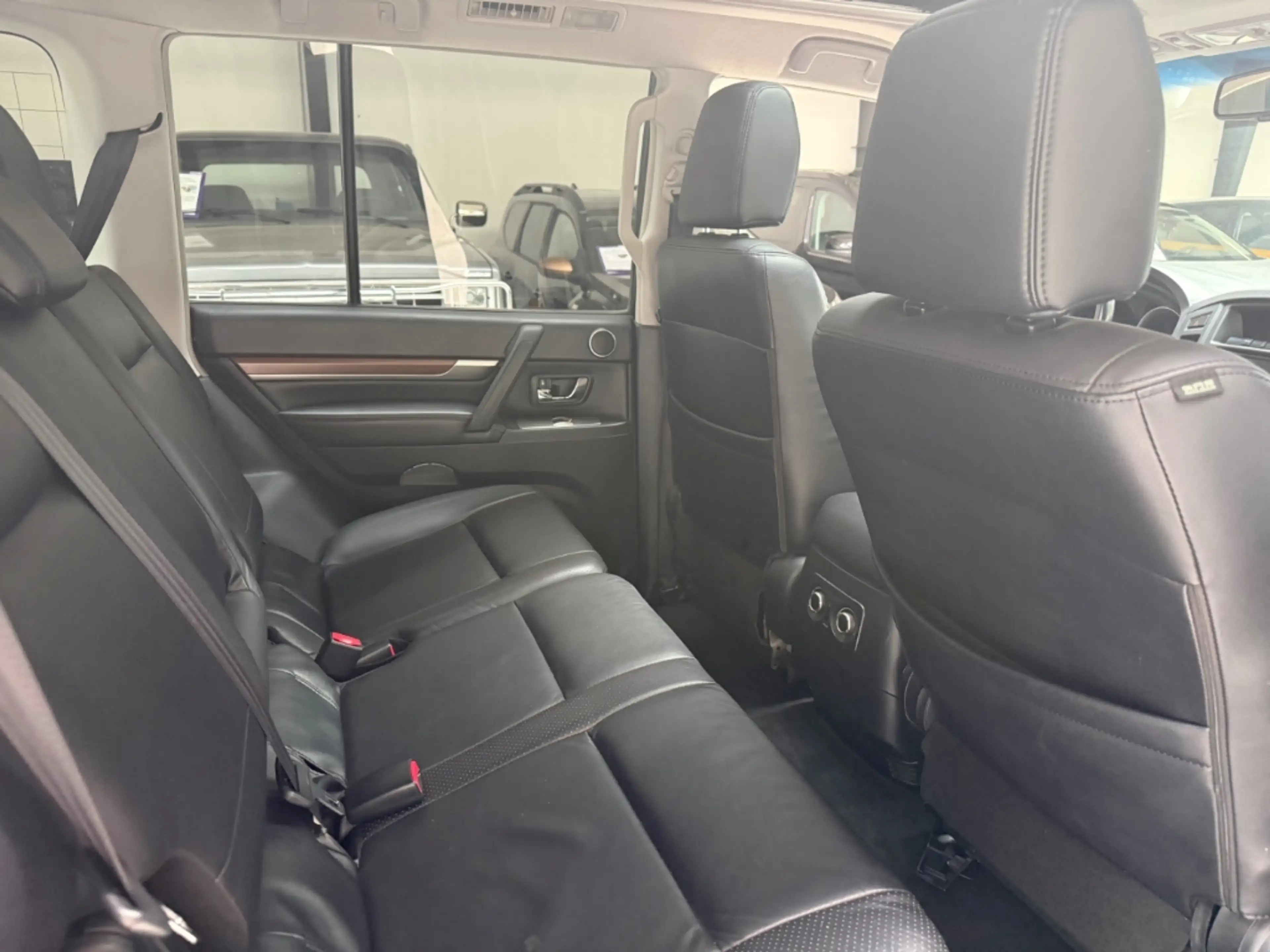 Mitsubishi Pajero 3.2 DI-D Instyle 7-Sitzer TÜV neu Scheckheft — photo 12