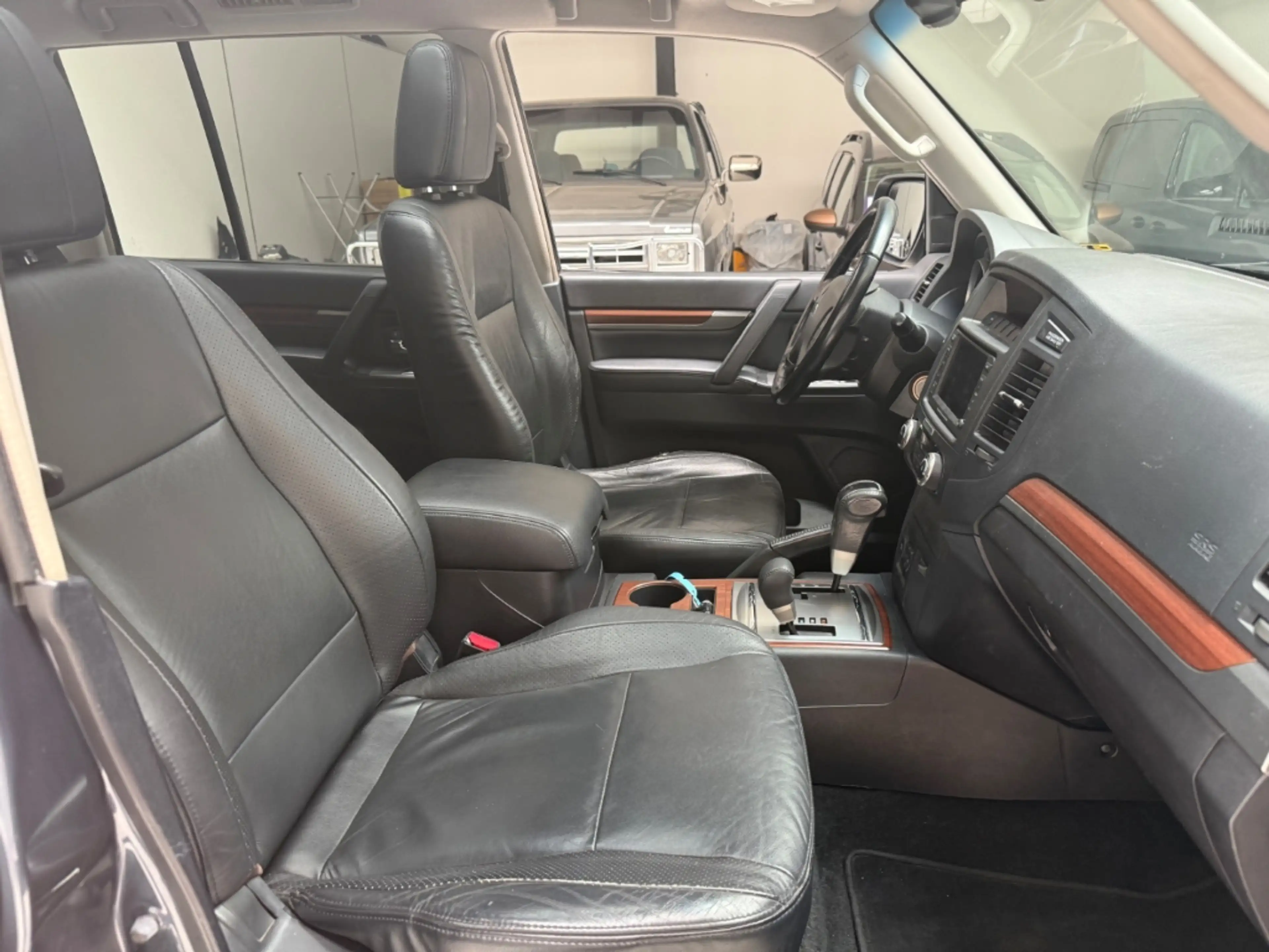 Mitsubishi Pajero 3.2 DI-D Instyle 7-Sitzer TÜV neu Scheckheft — photo 11
