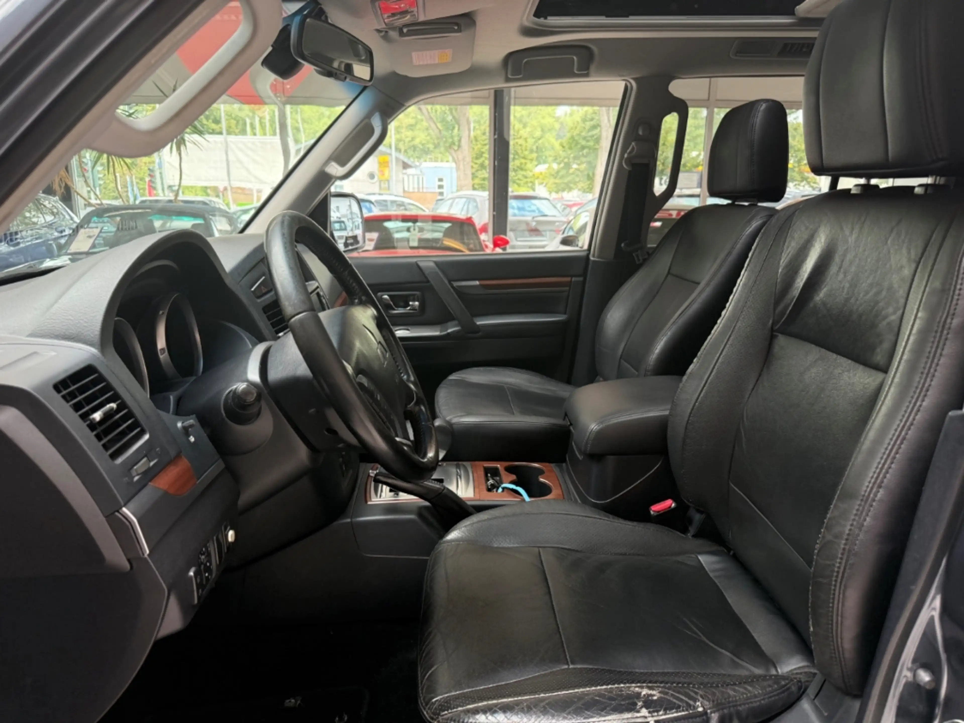 Mitsubishi Pajero 3.2 DI-D Instyle 7-Sitzer TÜV neu Scheckheft — photo 10