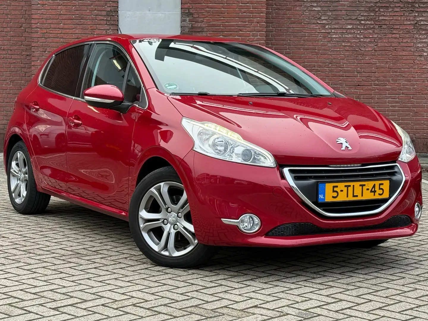 Peugeot 208 1.2 VTi Allure|5DRS|NAVI|AIRCO|1EIG|TREKHAAK Rouge - 1