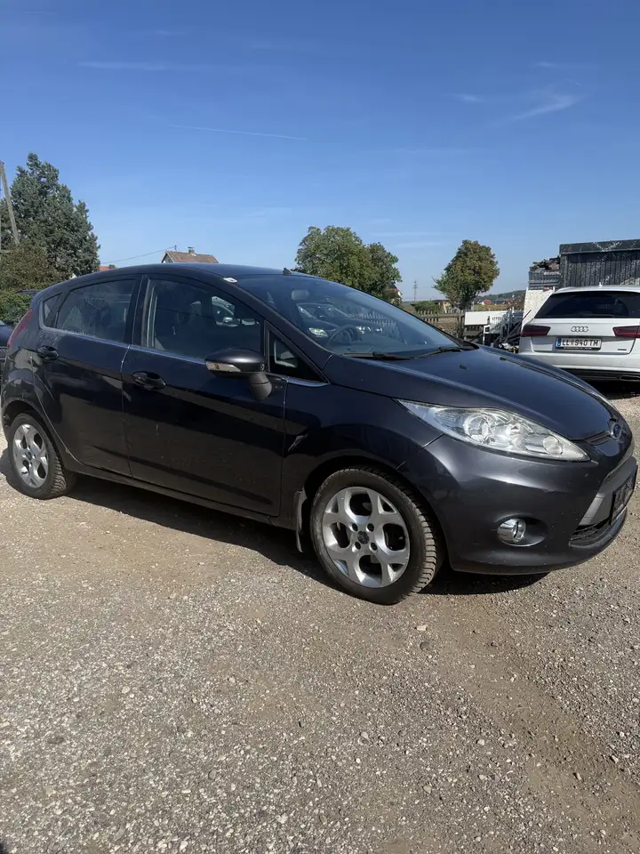 Ford Fiesta 1.6 TDCi Trend — photo 1 of 7