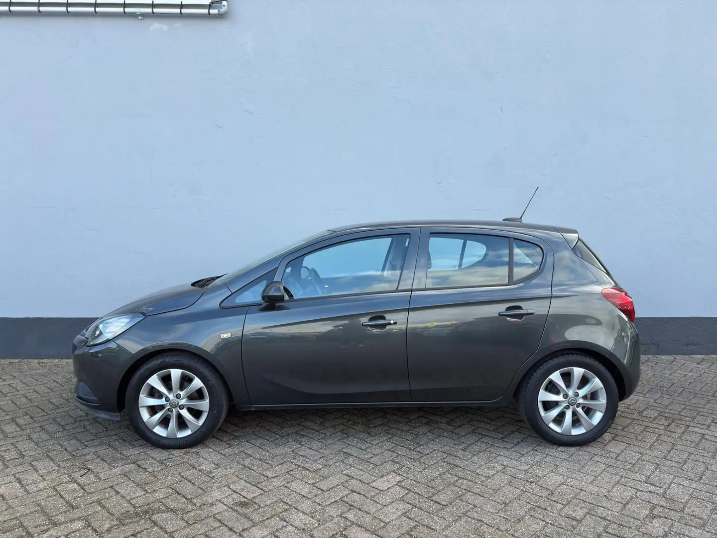 Opel Corsa 1.4 Favourite 5-Deurs - Cruise Control - Airco Grijs - 2