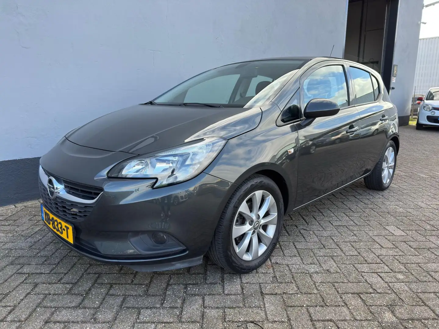 Opel Corsa 1.4 Favourite 5-Deurs - Cruise Control - Airco Grijs - 1