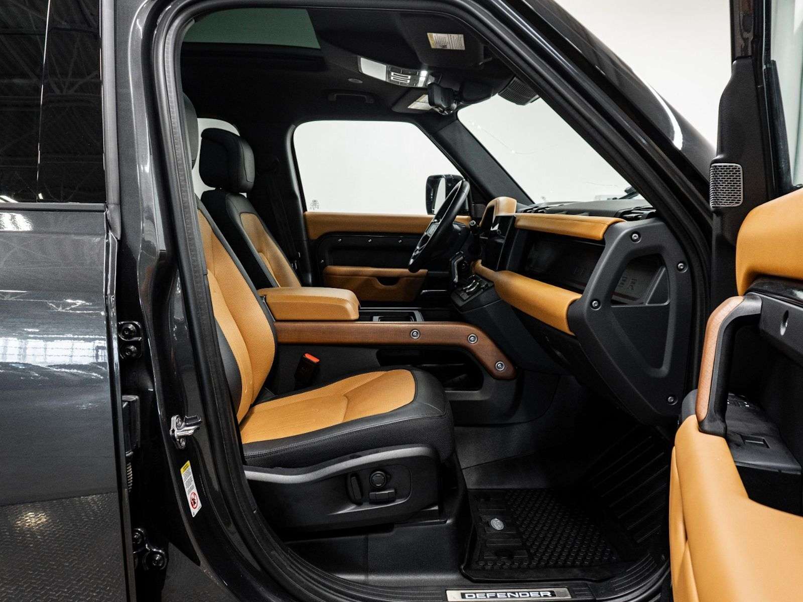 2024 Land Rover Defender X | COMFORT PKG | 22 INCH WHEELS alt 5