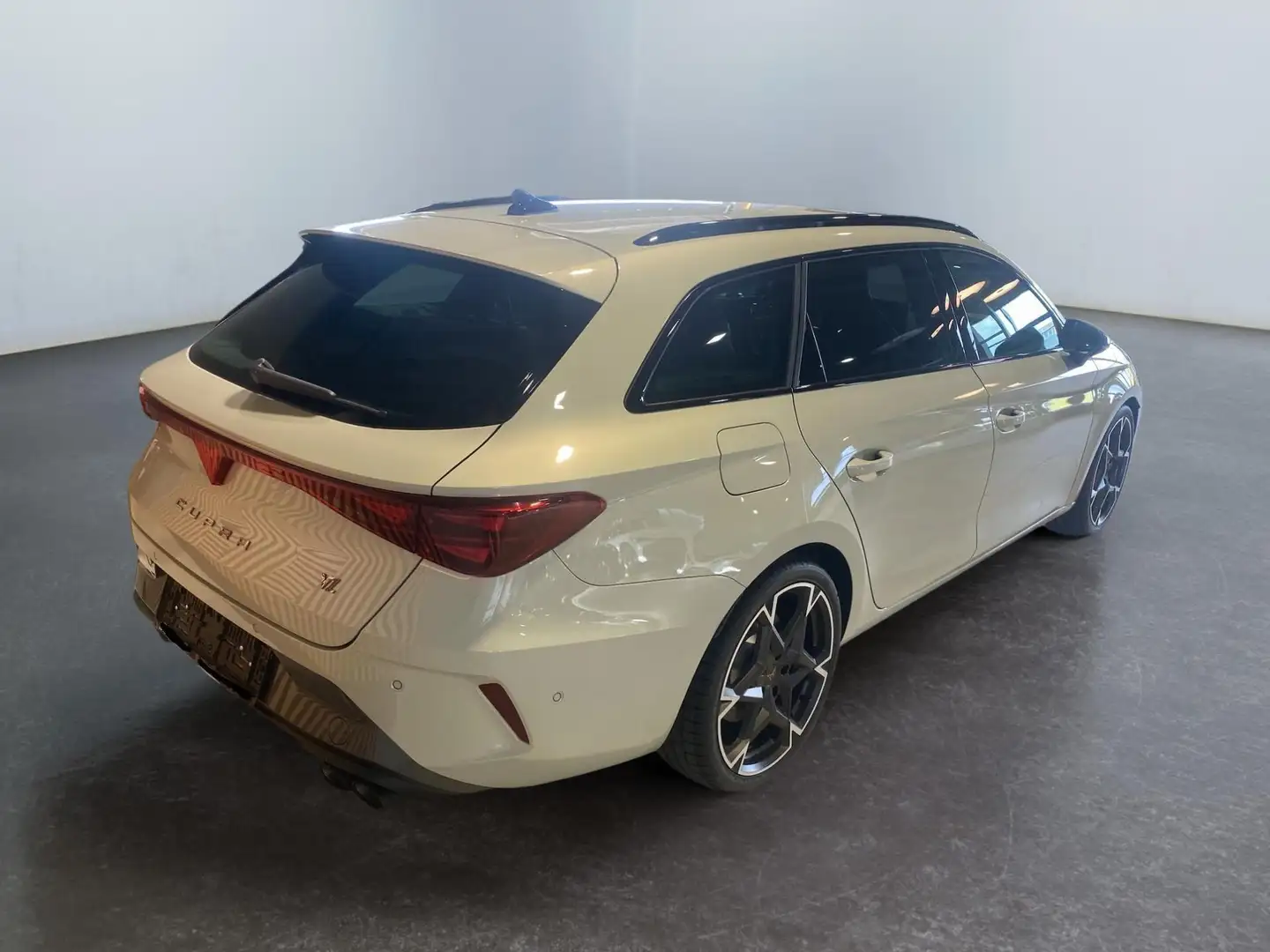 CUPRA Leon Sportstourer VZ 2.0 TSI 333PS/245kW 4x4 DSG7 20... Grau - 2