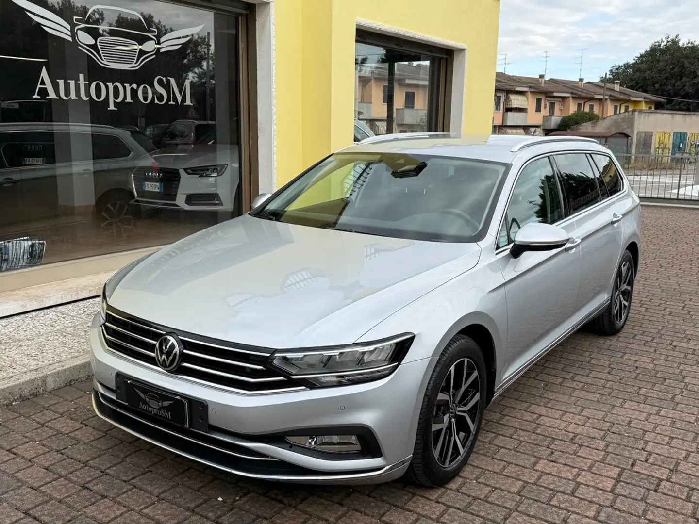 Volkswagen Passat Variant Passat VIII 2019 Variant 2.0 tdi Executive 150cv Argento - 1