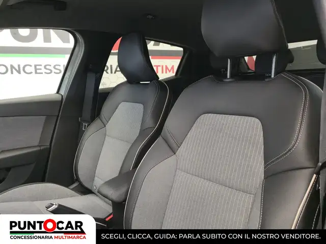 Renault Clio view 9