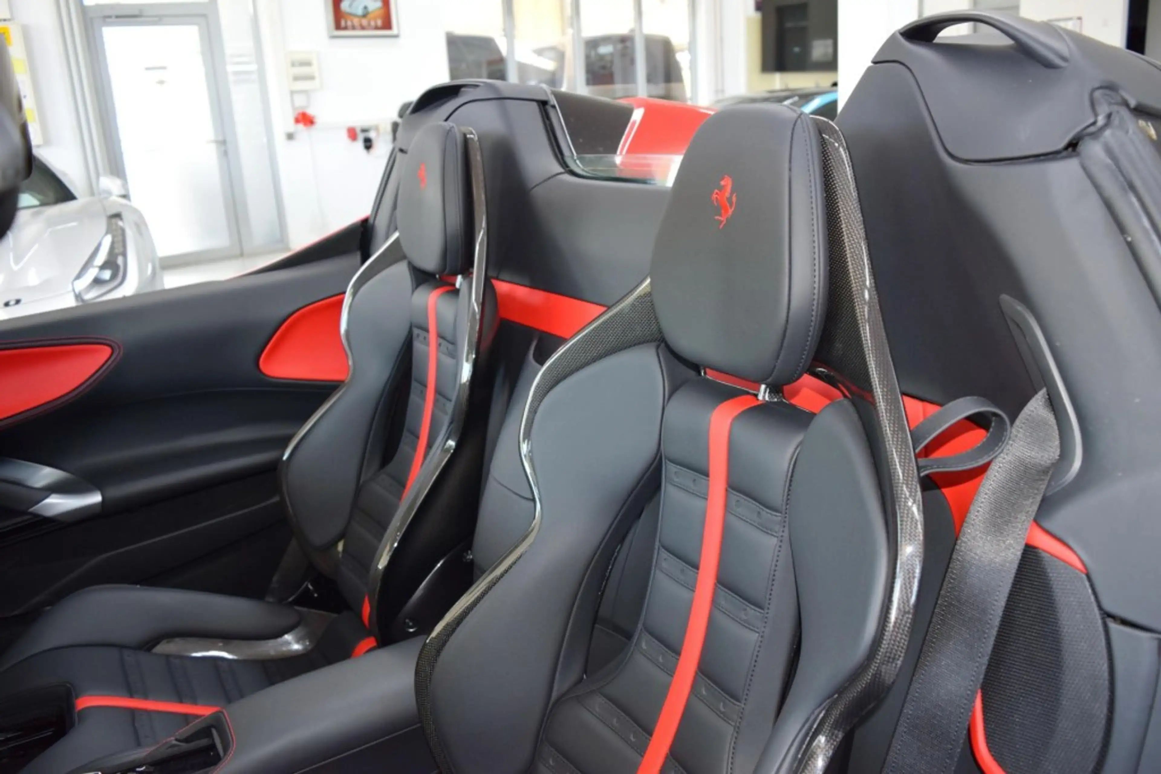 Ferrari SF90 Spider Racingsitze Lifting Carbon Kamera — photo 7