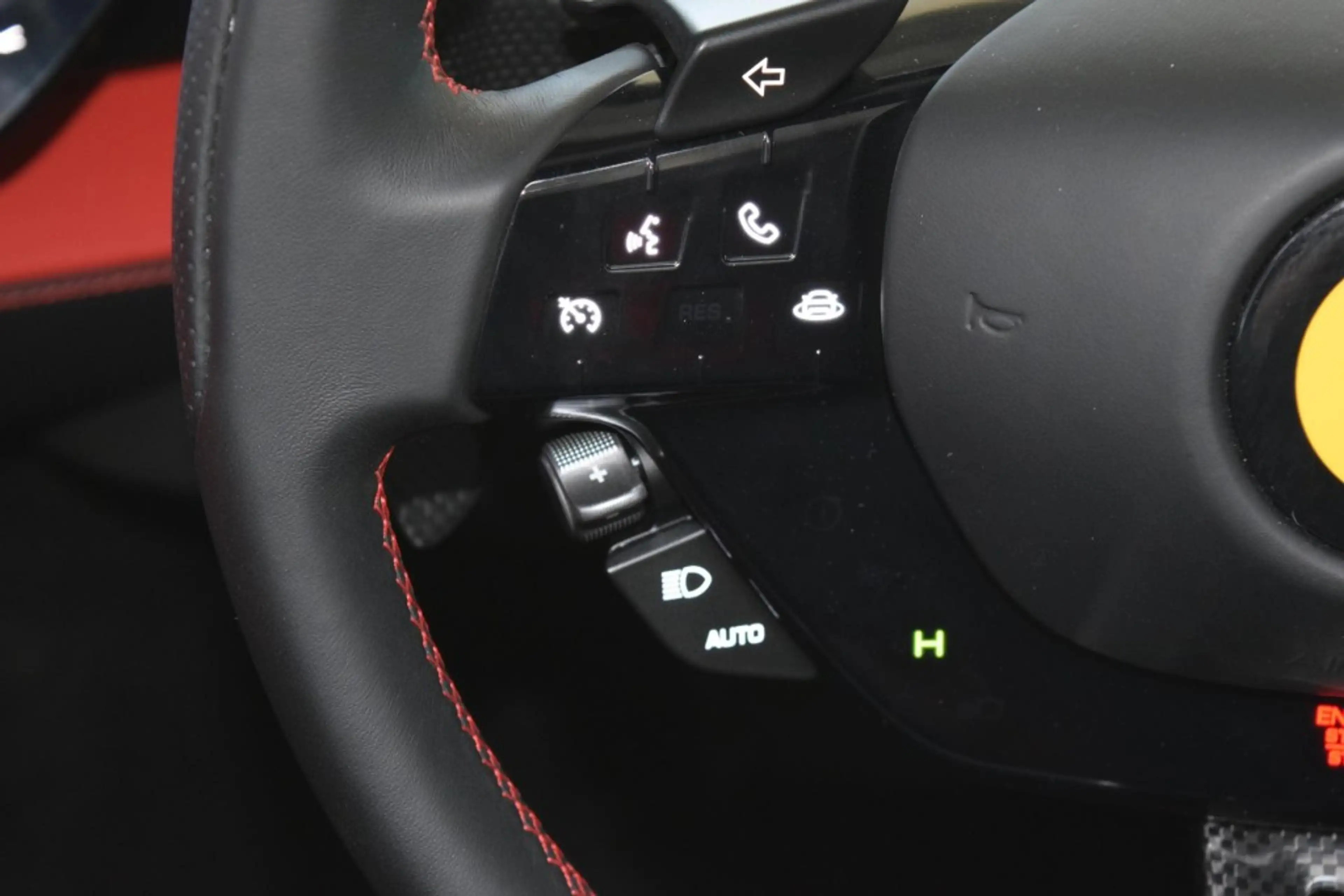 Ferrari SF90 Spider Racingsitze Lifting Carbon Kamera — photo 12