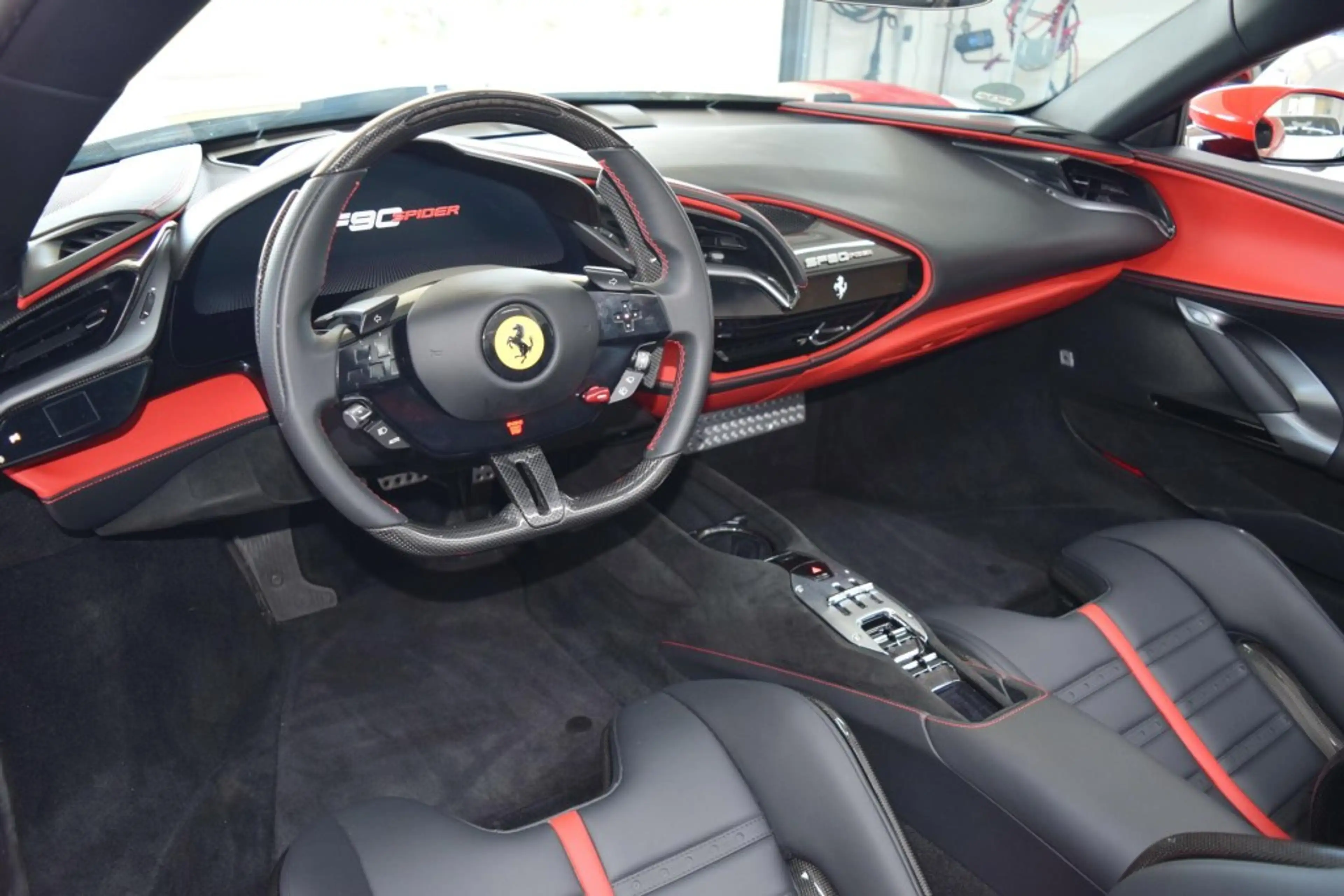 Ferrari SF90 Spider Racingsitze Lifting Carbon Kamera — photo 4