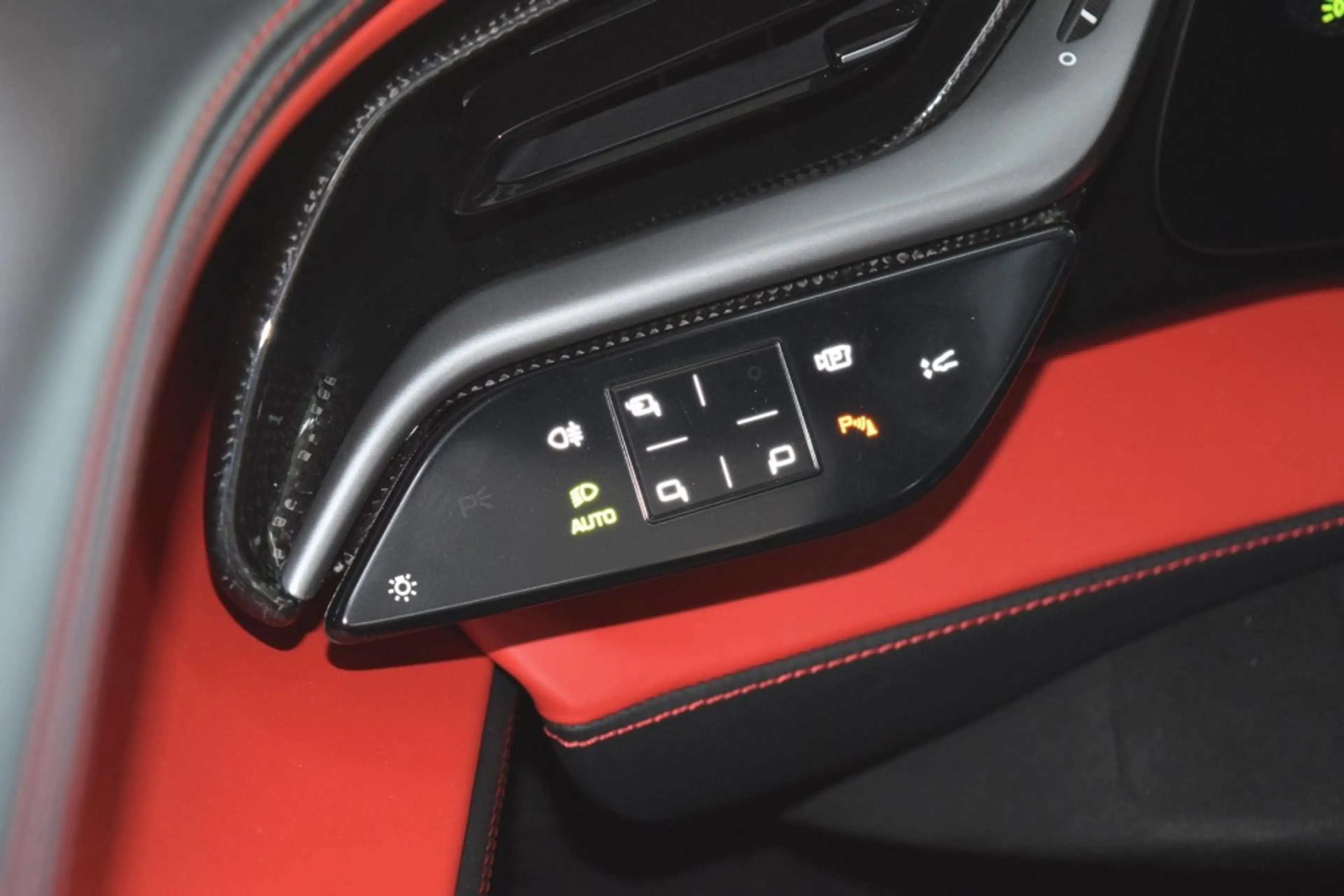 Ferrari SF90 Spider Racingsitze Lifting Carbon Kamera — photo 8