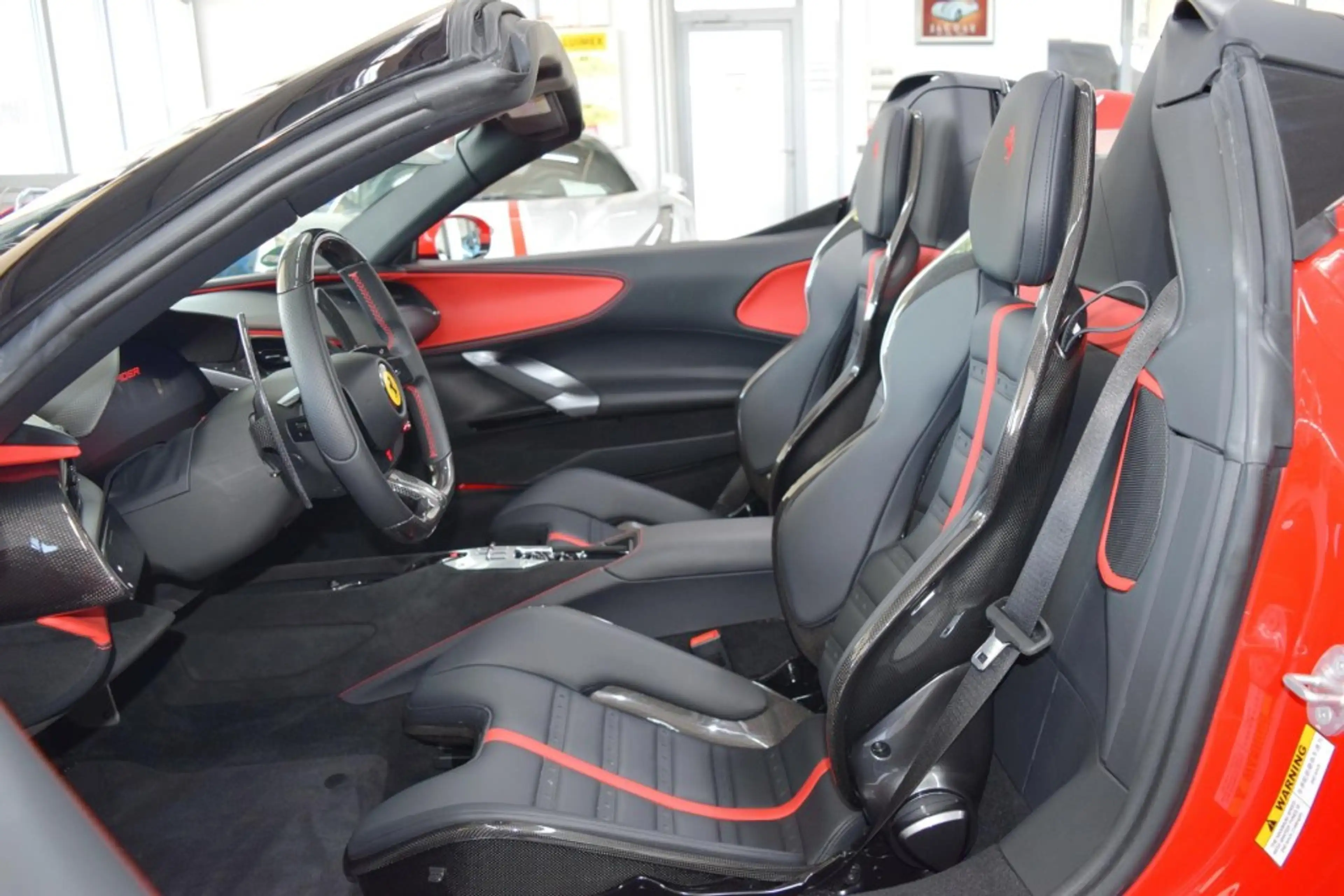 Ferrari SF90 Spider Racingsitze Lifting Carbon Kamera — photo 5