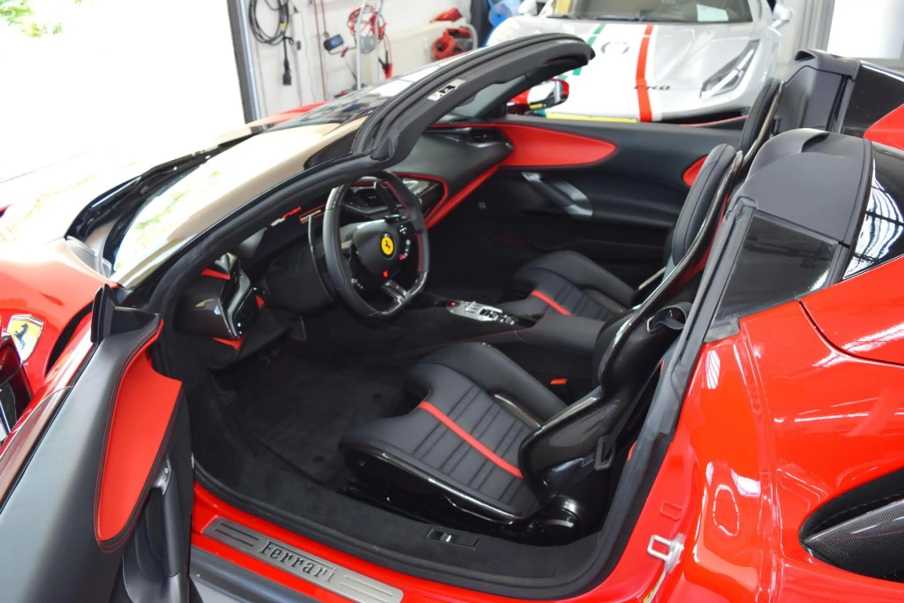 Ferrari SF90 Spider Racingsitze Lifting Carbon Kamera — photo 2