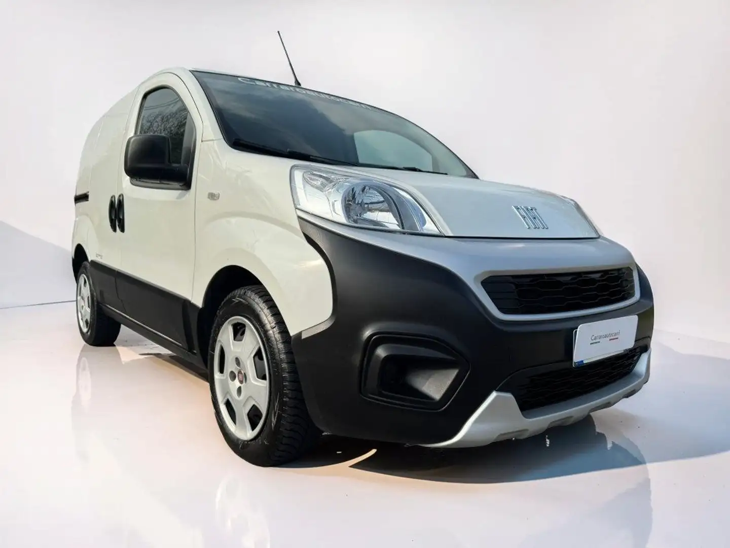 Fiat Fiorino 1.3 MJT 95CV Cargo Adventure Weiß - 1