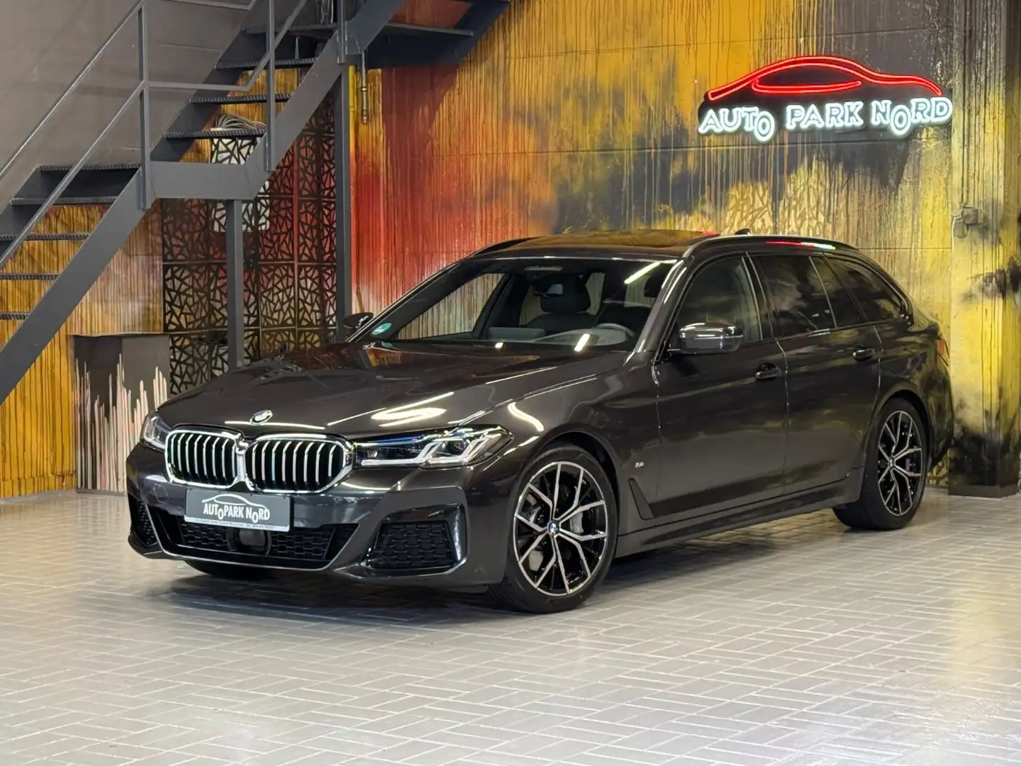 BMW 540 i xDrive M Sport~HUD~LASER~HARMAN&KARDON~AHK Grau - 1