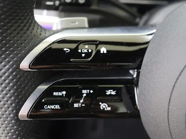 Mercedes-Benz GLC view 12