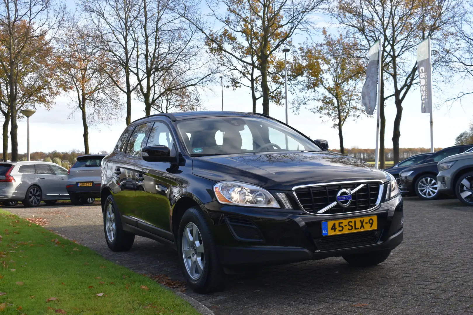 Volvo XC60 T5 241PK Automaat Kinetic | Trekhaak | PDC voor + Negro - 2
