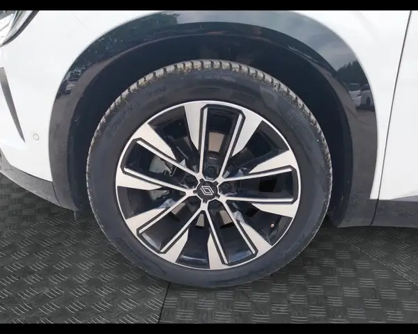 Renault Austral view 14