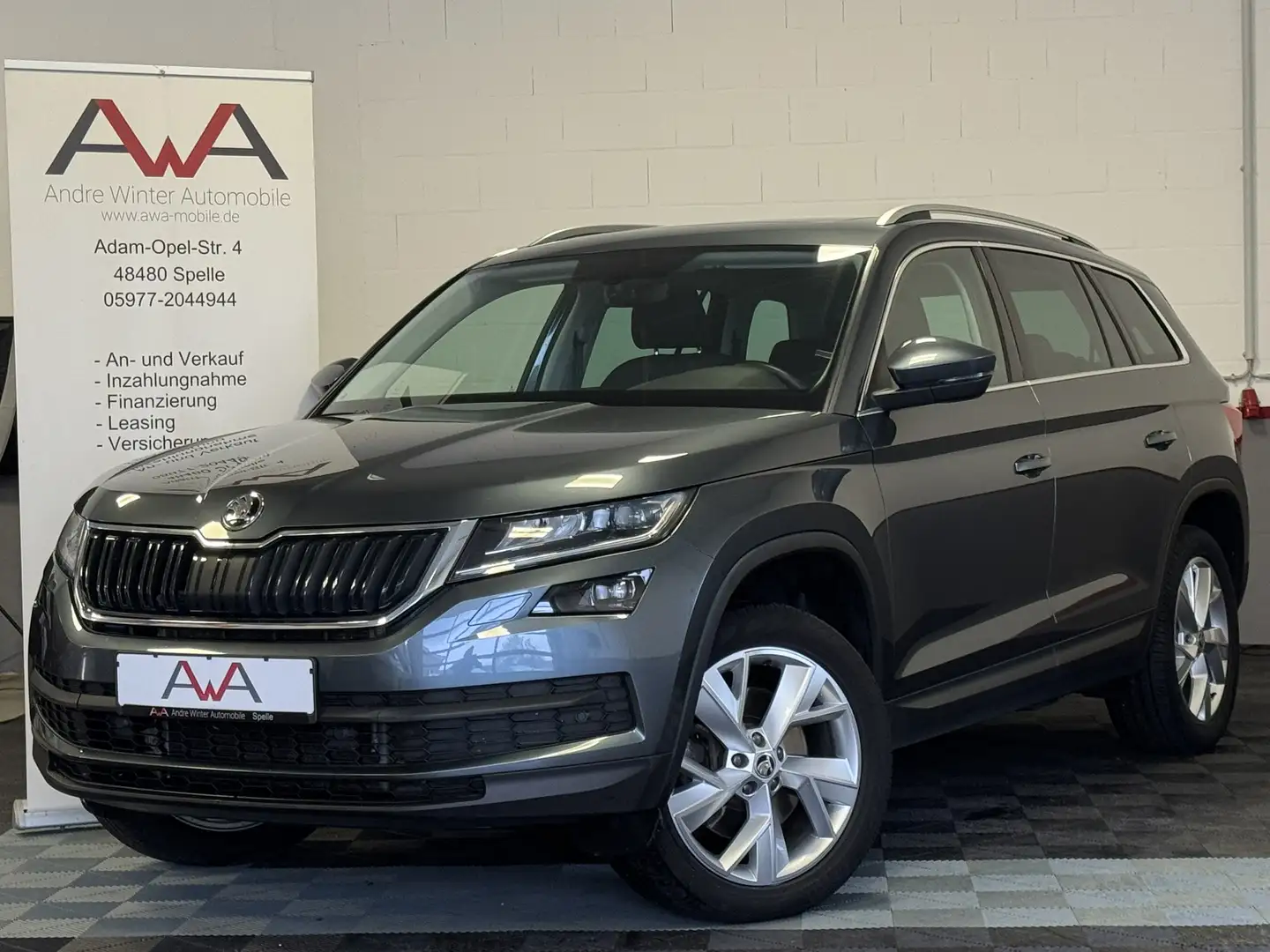 Skoda Kodiaq 2.0 TDI Style 4x4 7Sitze AHK ACC Pano LED Grau - 1