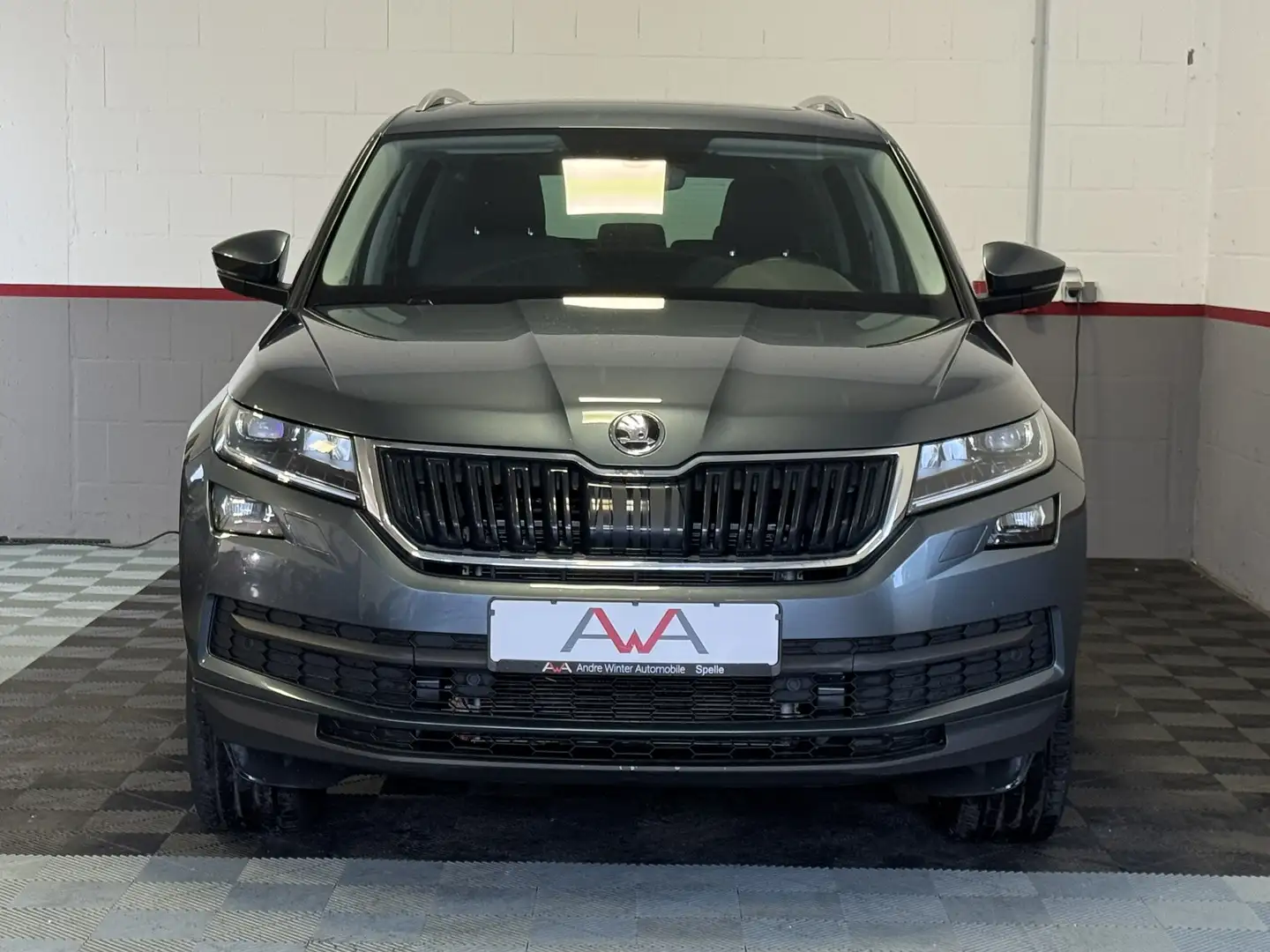 Skoda Kodiaq 2.0 TDI Style 4x4 7Sitze AHK ACC Pano LED Grau - 2