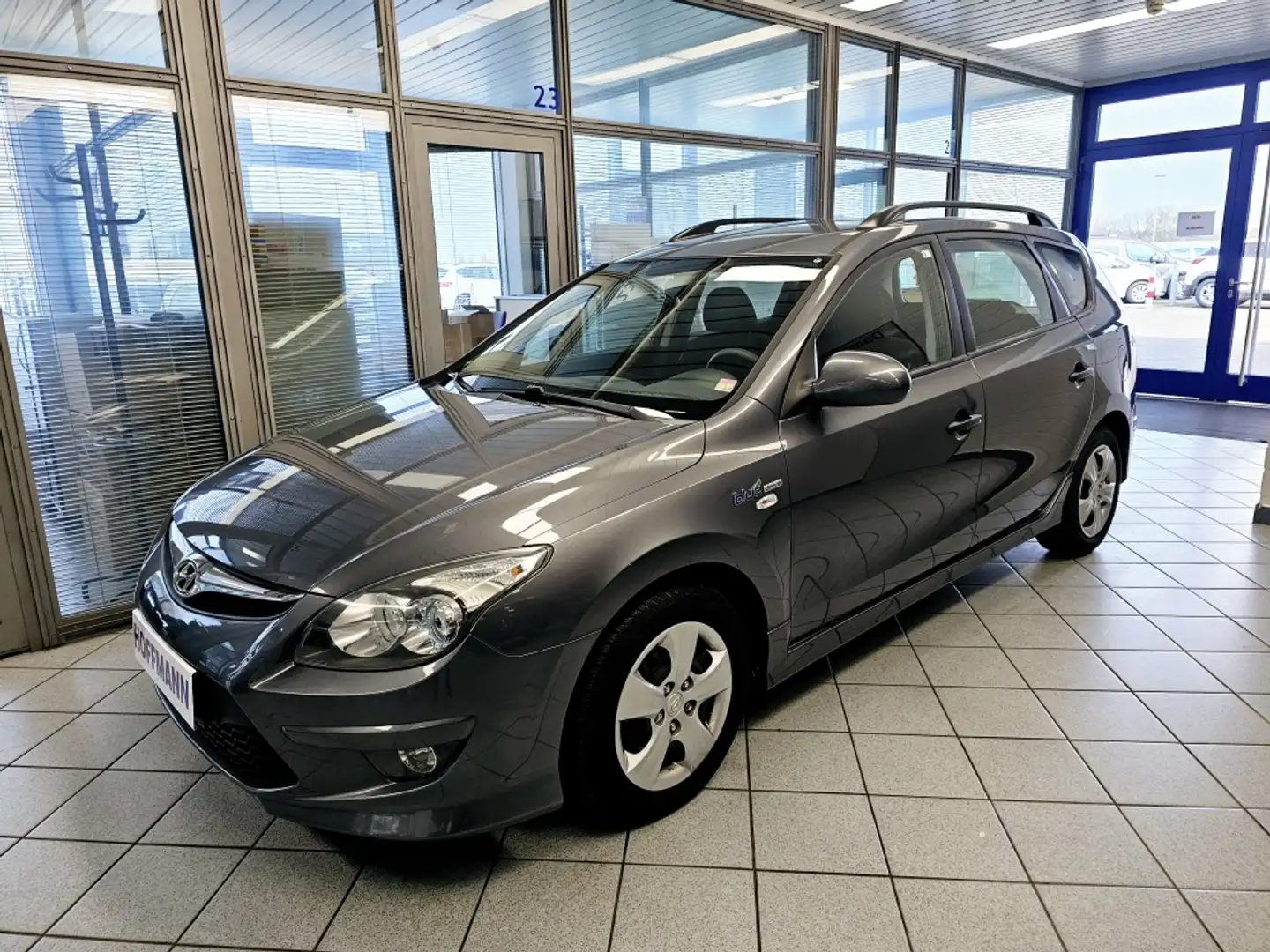 Hyundai i30 Blue Tüv 02-2026 Grijs - 2