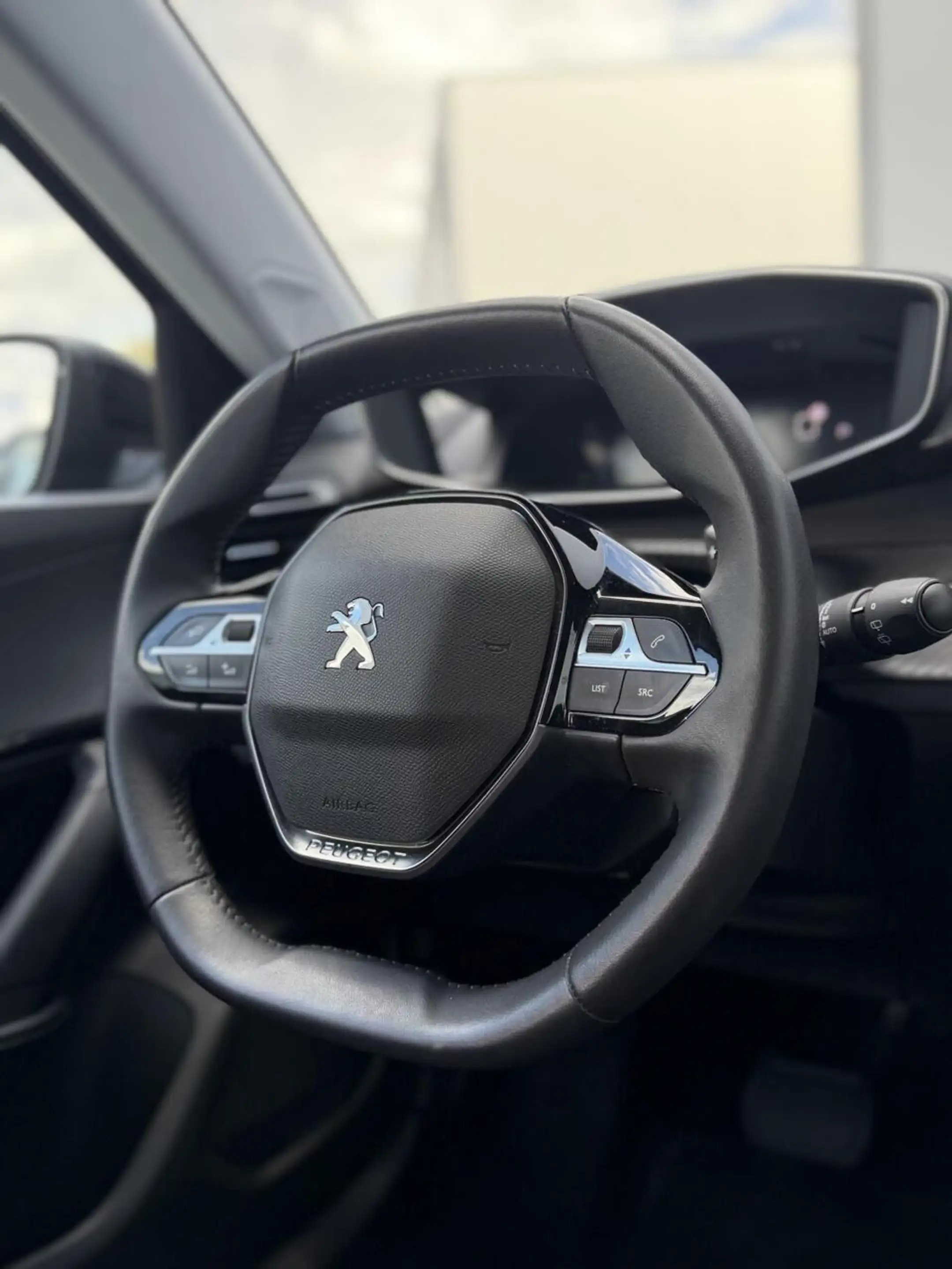 Peugeot 2008 1.2 PureTech Allure — photo 12