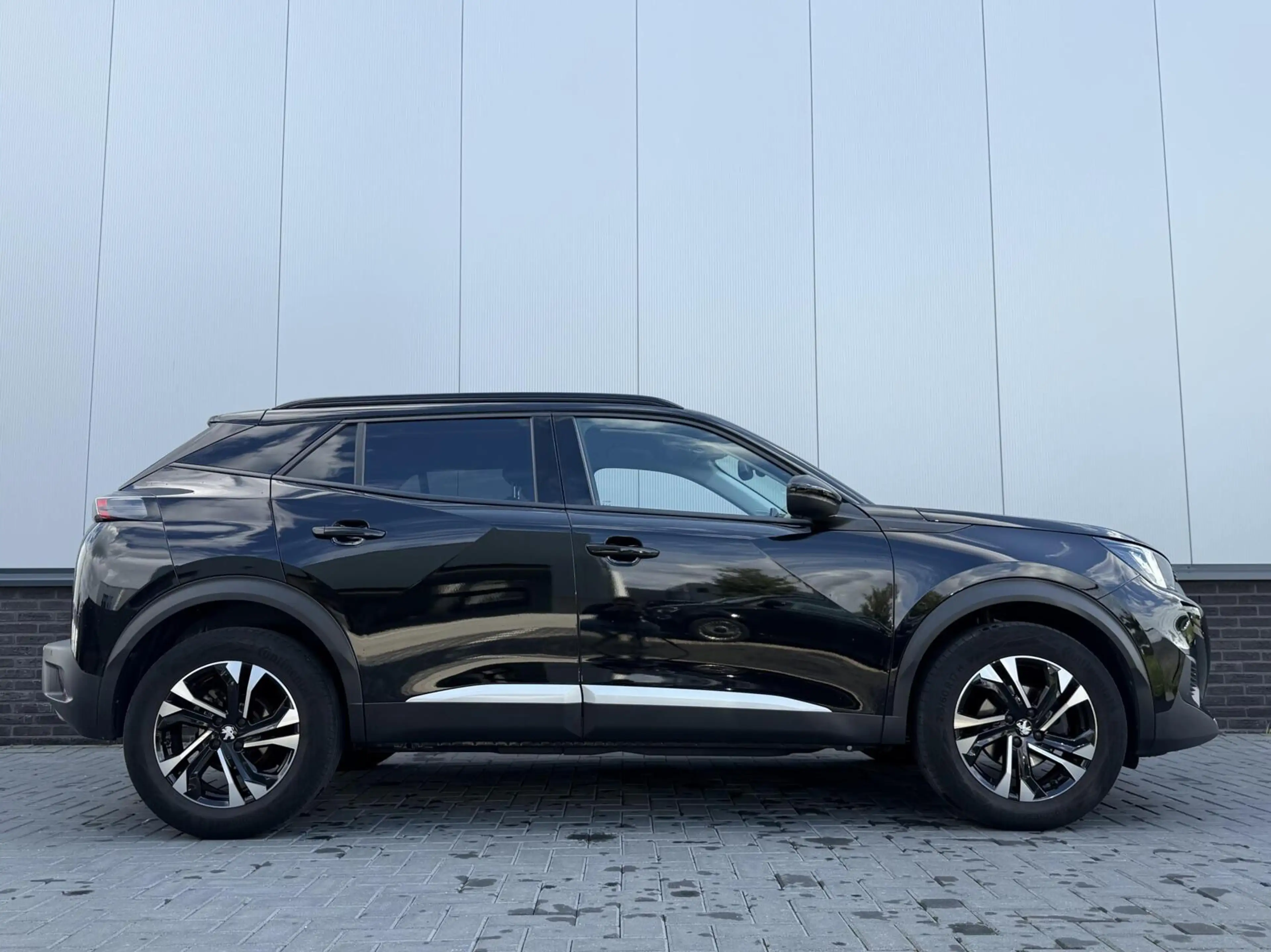 Peugeot 2008 1.2 PureTech Allure — photo 4
