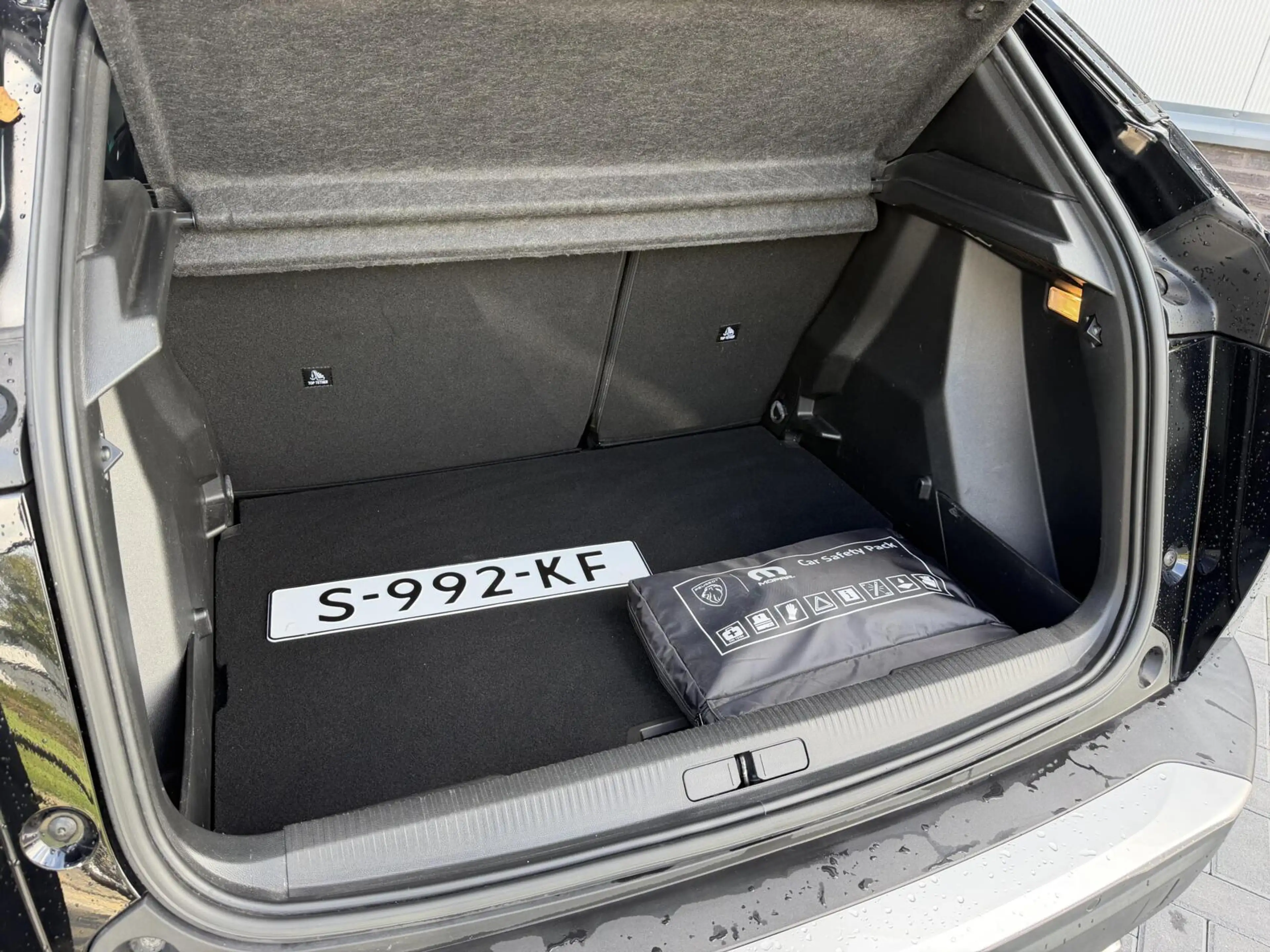 Peugeot 2008 1.2 PureTech Allure — photo 10