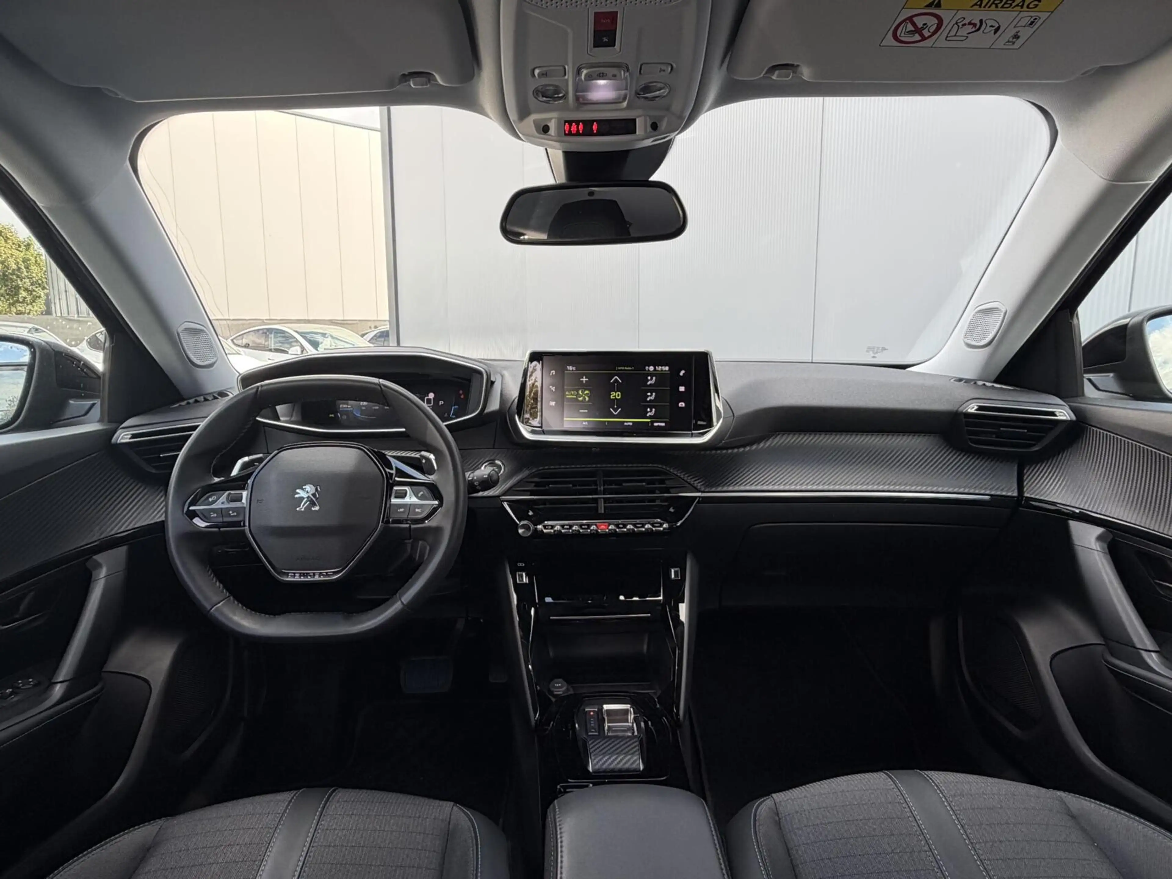 Peugeot 2008 1.2 PureTech Allure — photo 8