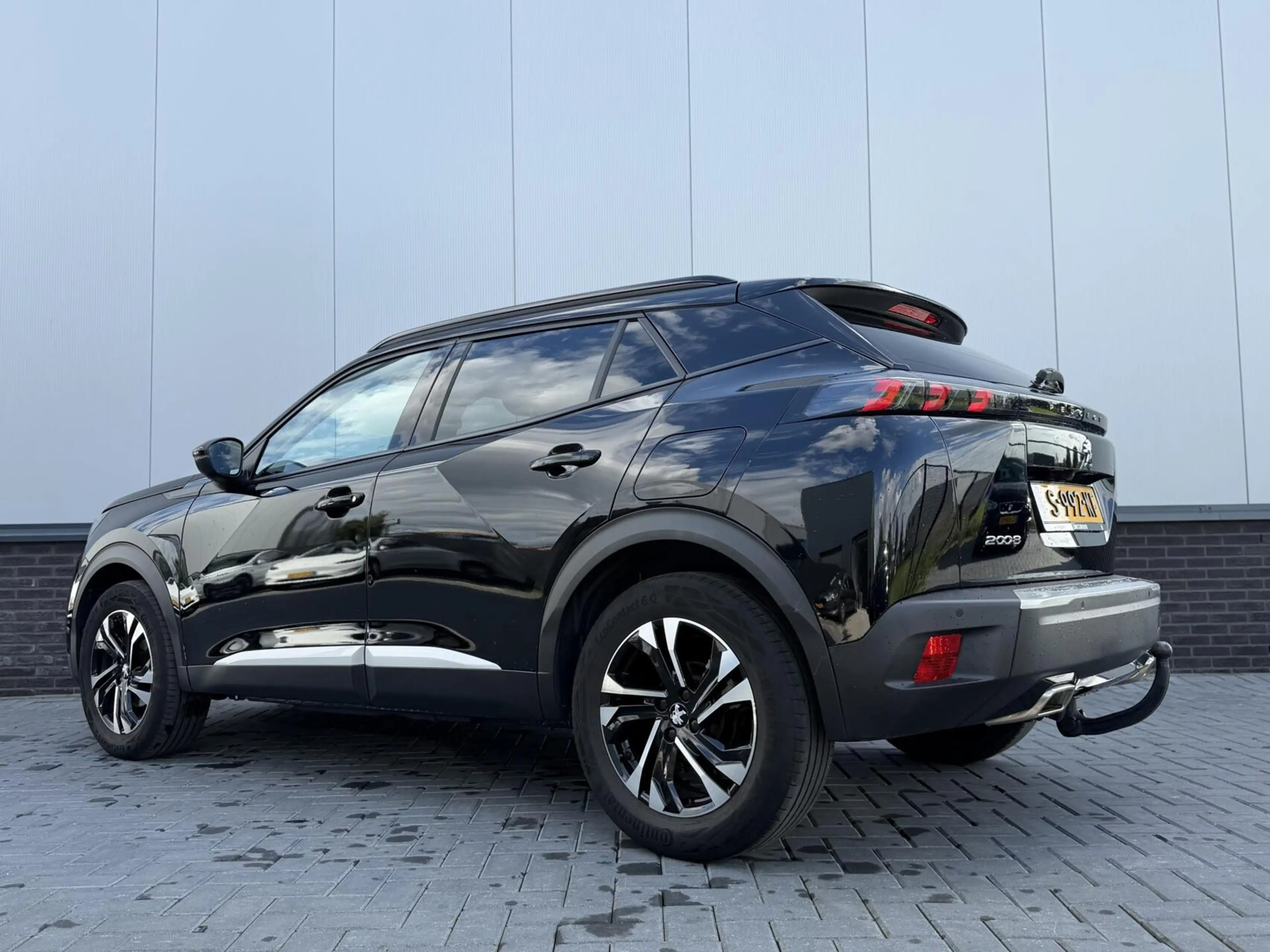 Peugeot 2008 1.2 PureTech Allure — photo 6