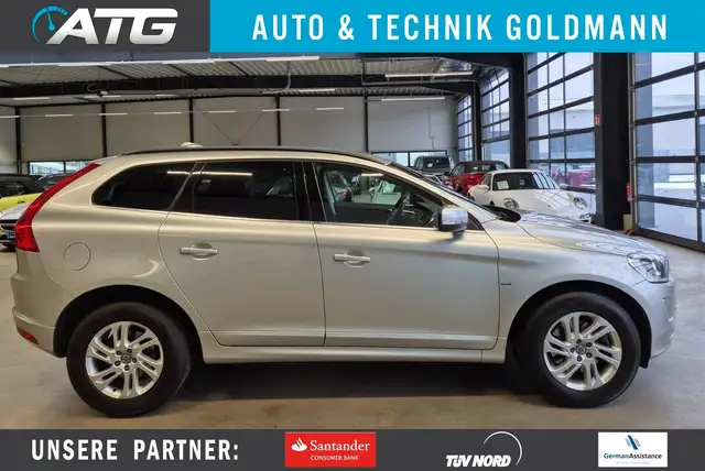 Volvo XC60 MOMENTUM LED PDC TEMPOMAT SOUND AHK TÜV NEU